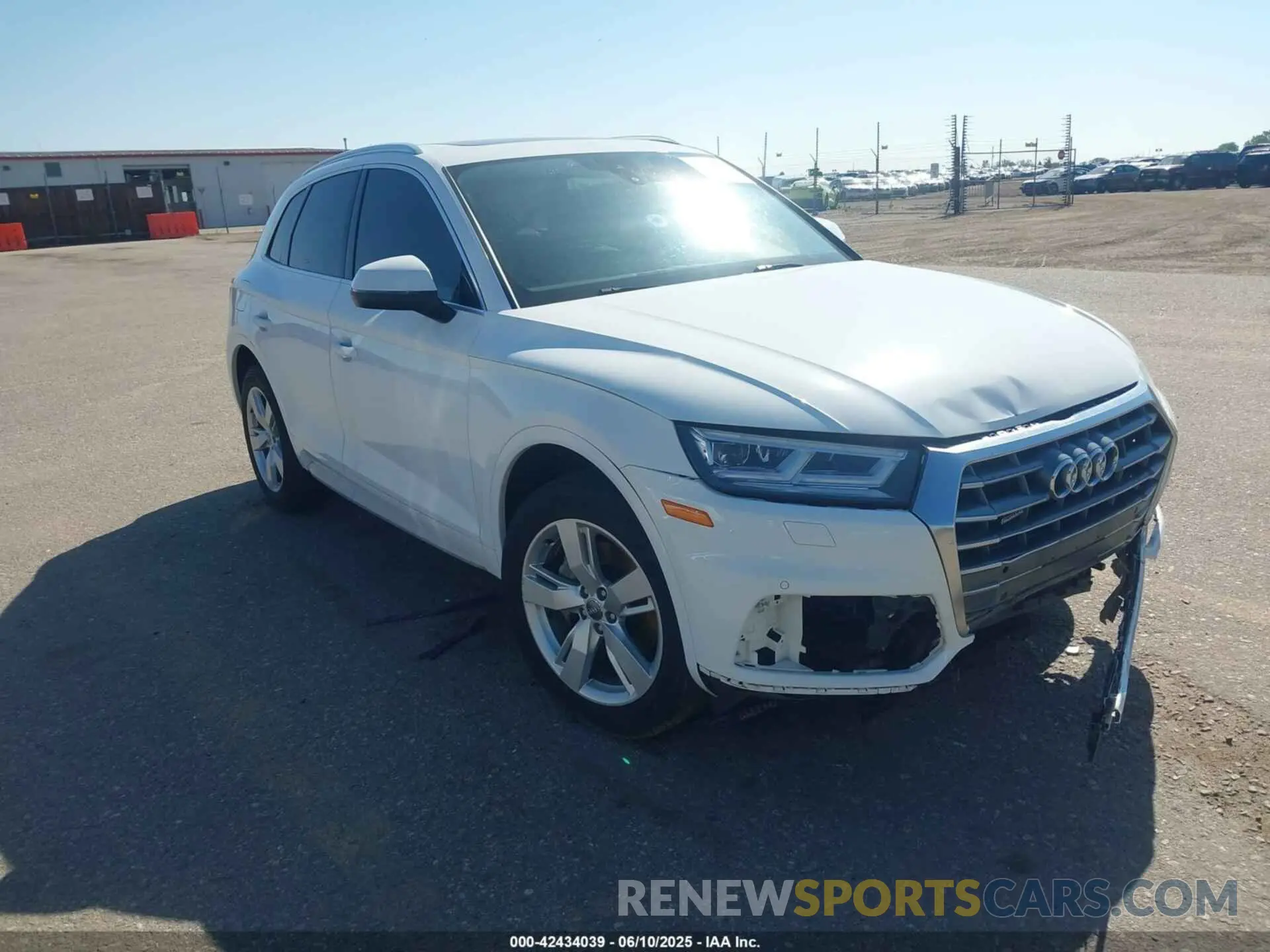 1 Photograph of a damaged car WA1BNAFY7K2079343 AUDI Q5 2019