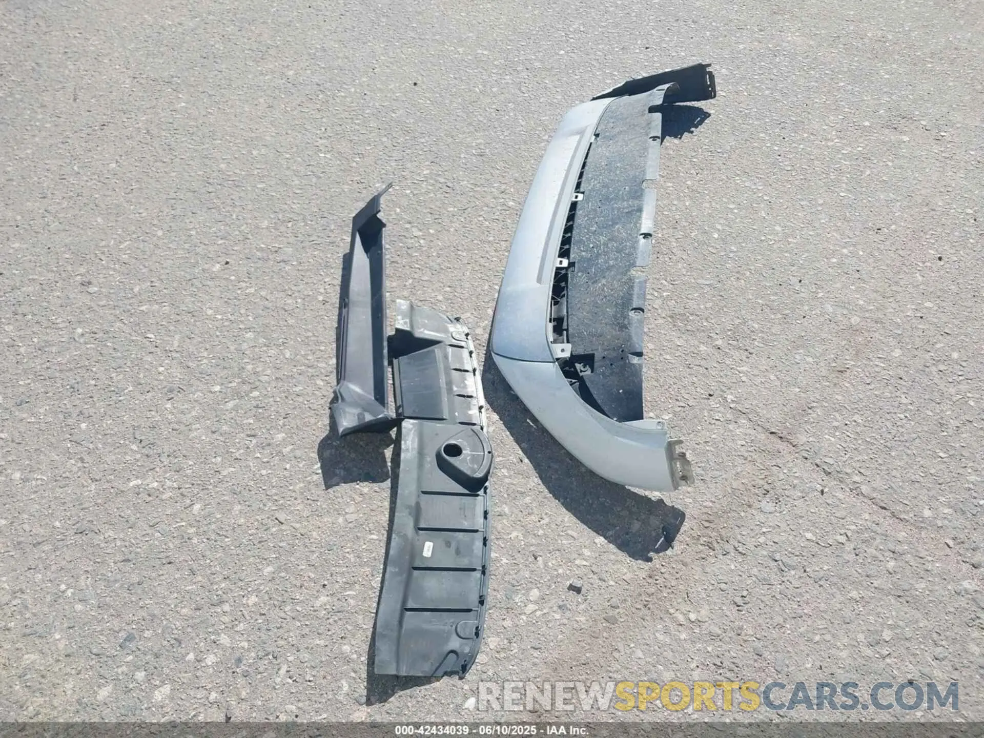 12 Photograph of a damaged car WA1BNAFY7K2079343 AUDI Q5 2019