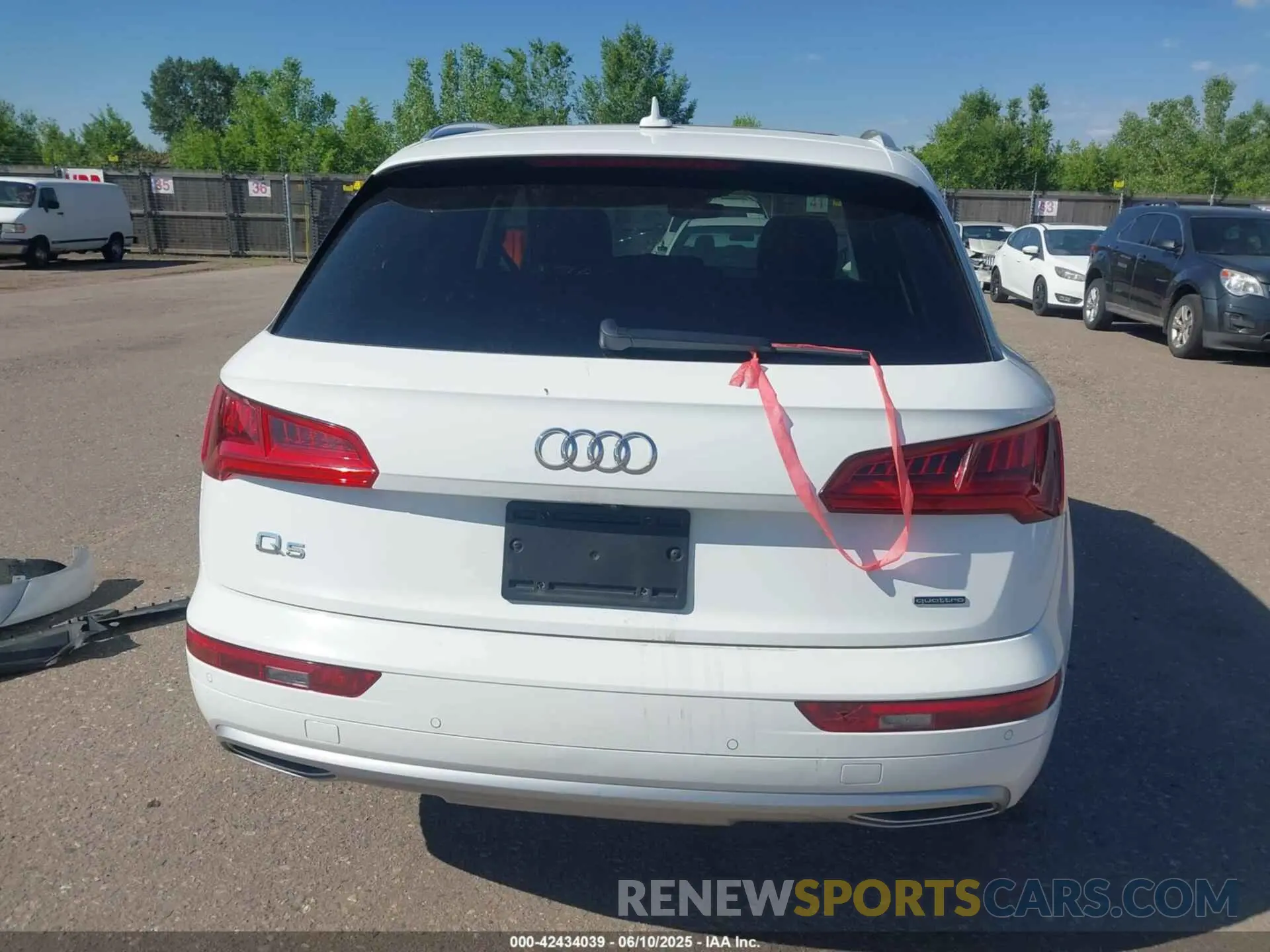 17 Photograph of a damaged car WA1BNAFY7K2079343 AUDI Q5 2019