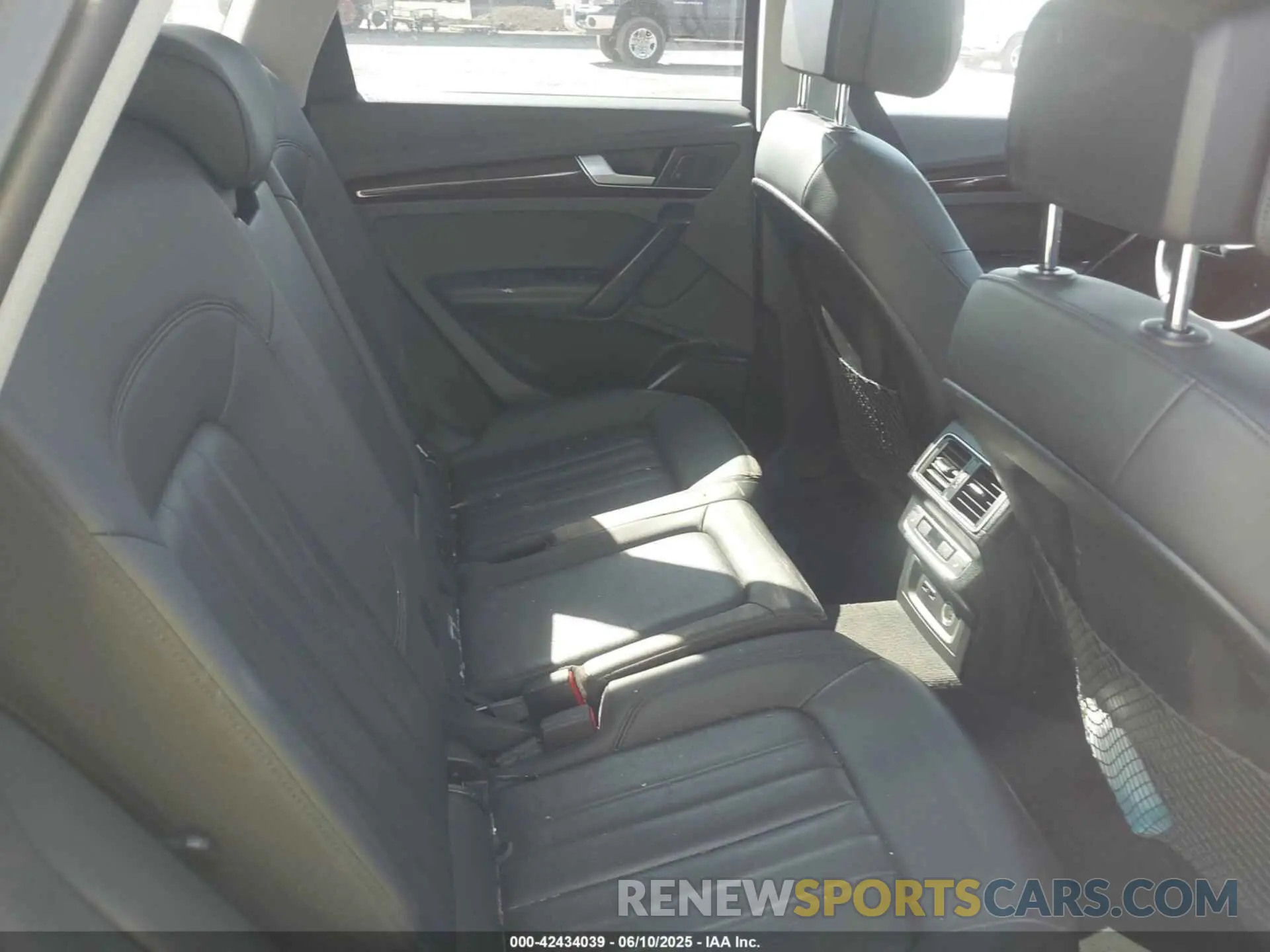 8 Photograph of a damaged car WA1BNAFY7K2079343 AUDI Q5 2019