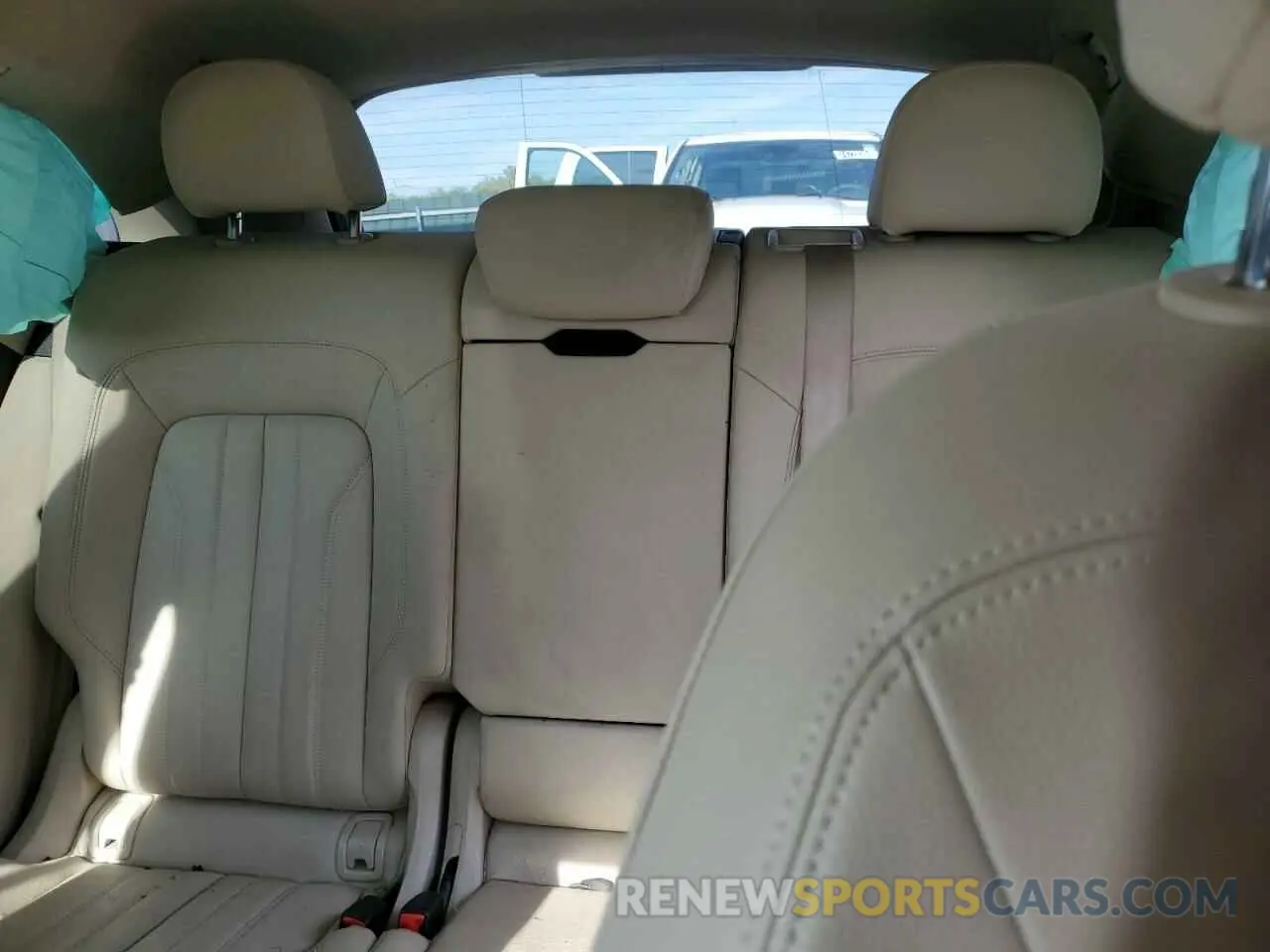 10 Photograph of a damaged car WA1BNAFY7K2085997 AUDI Q5 2019