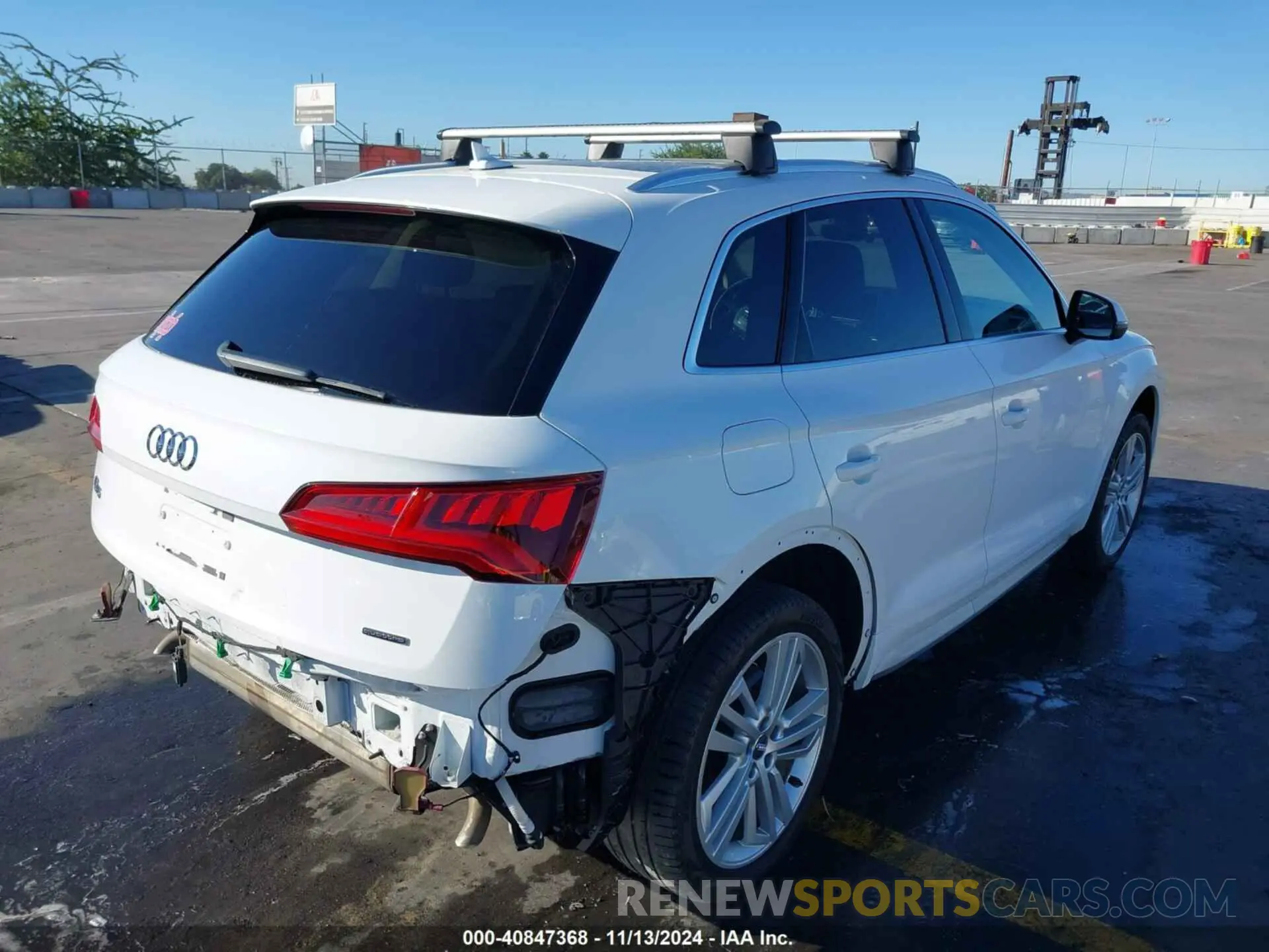 4 Photograph of a damaged car WA1BNAFY8K2101690 AUDI Q5 2019