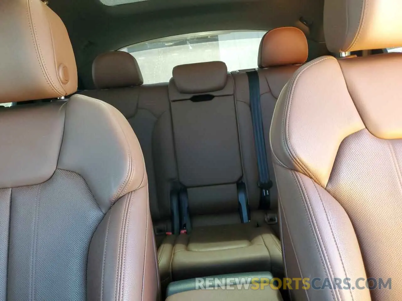 10 Photograph of a damaged car WA1BNAFY9K2096211 AUDI Q5 2019