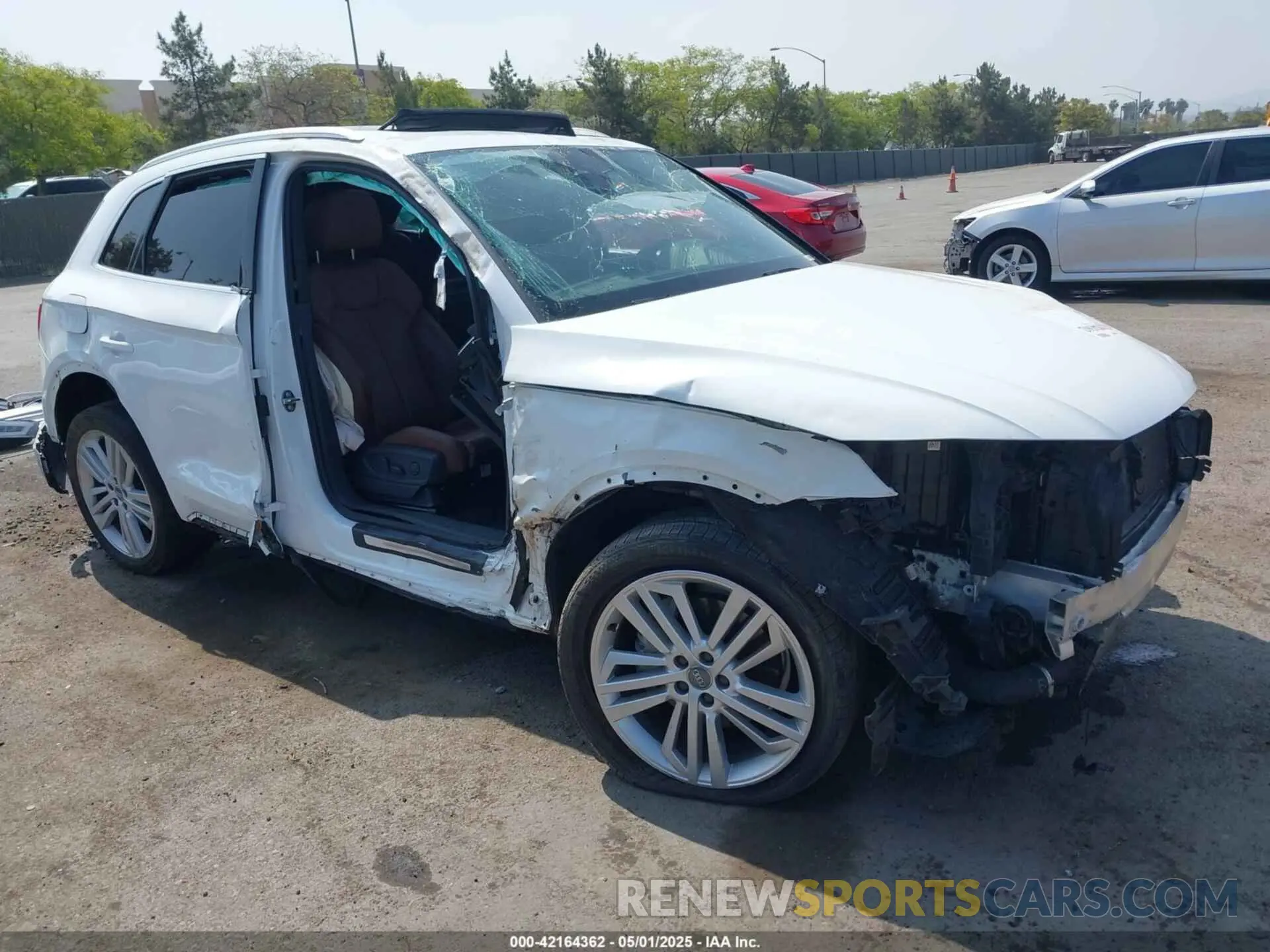 1 Photograph of a damaged car WA1BNAFY9K2124525 AUDI Q5 2019