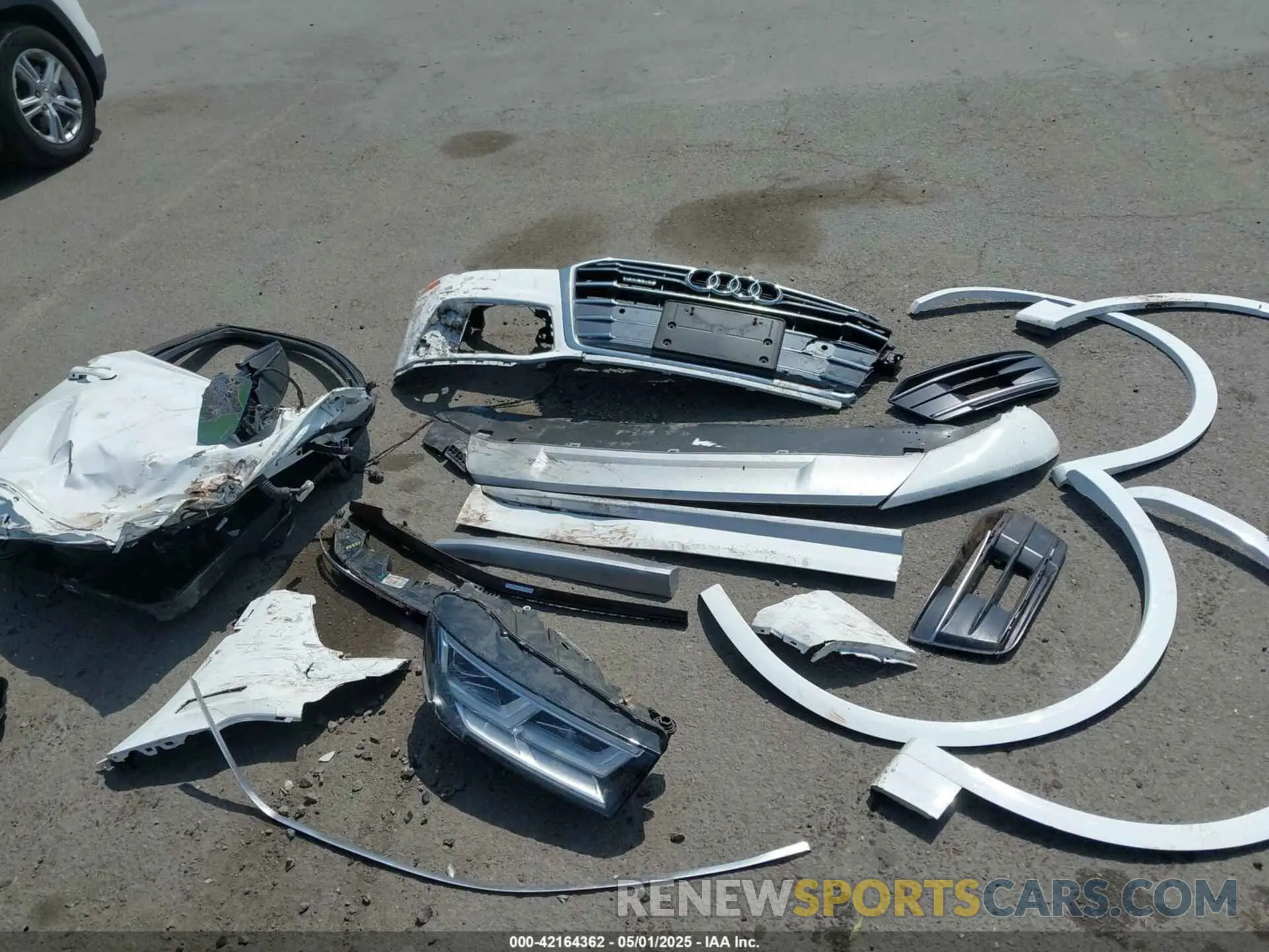 11 Photograph of a damaged car WA1BNAFY9K2124525 AUDI Q5 2019