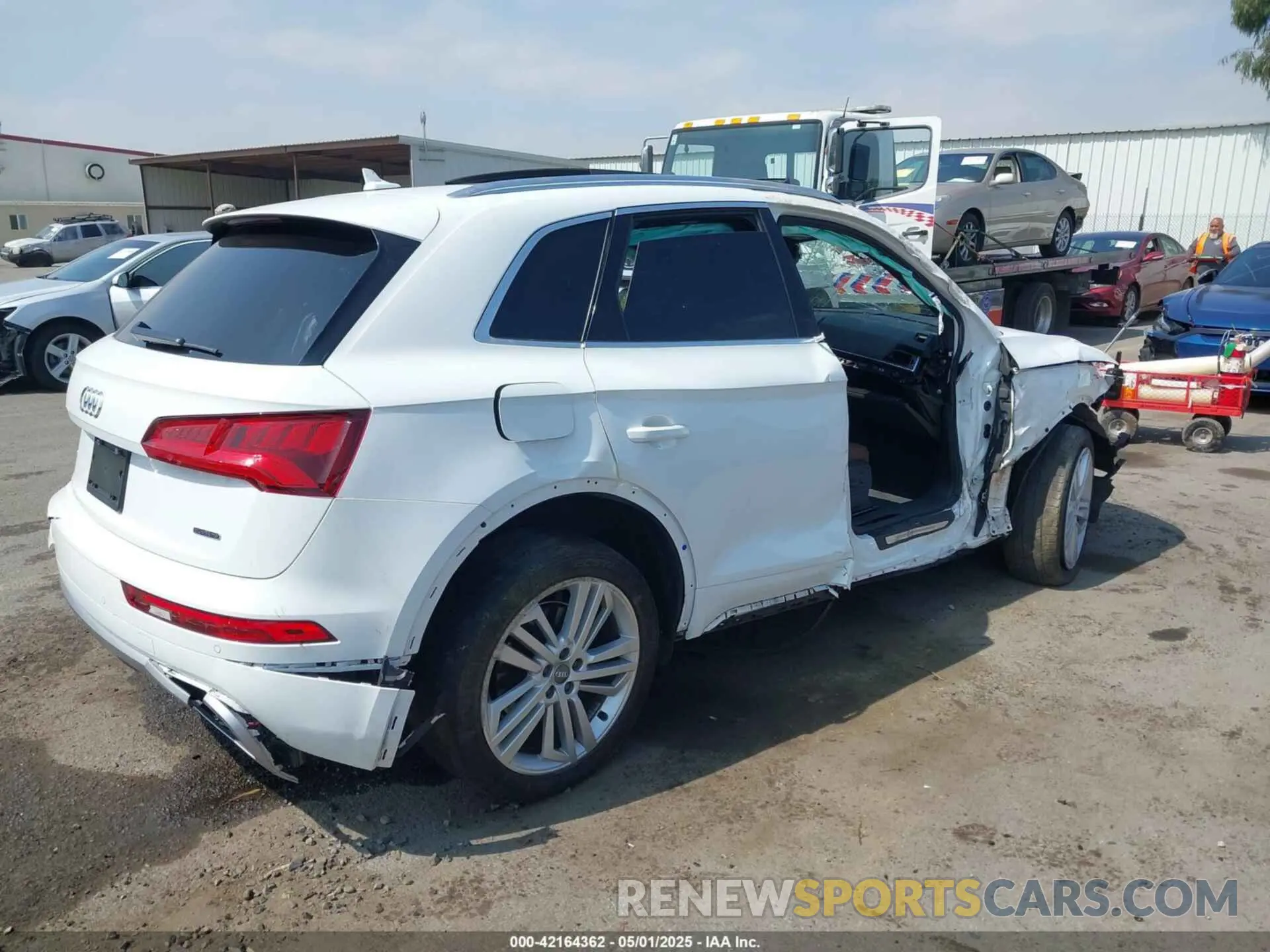 4 Photograph of a damaged car WA1BNAFY9K2124525 AUDI Q5 2019