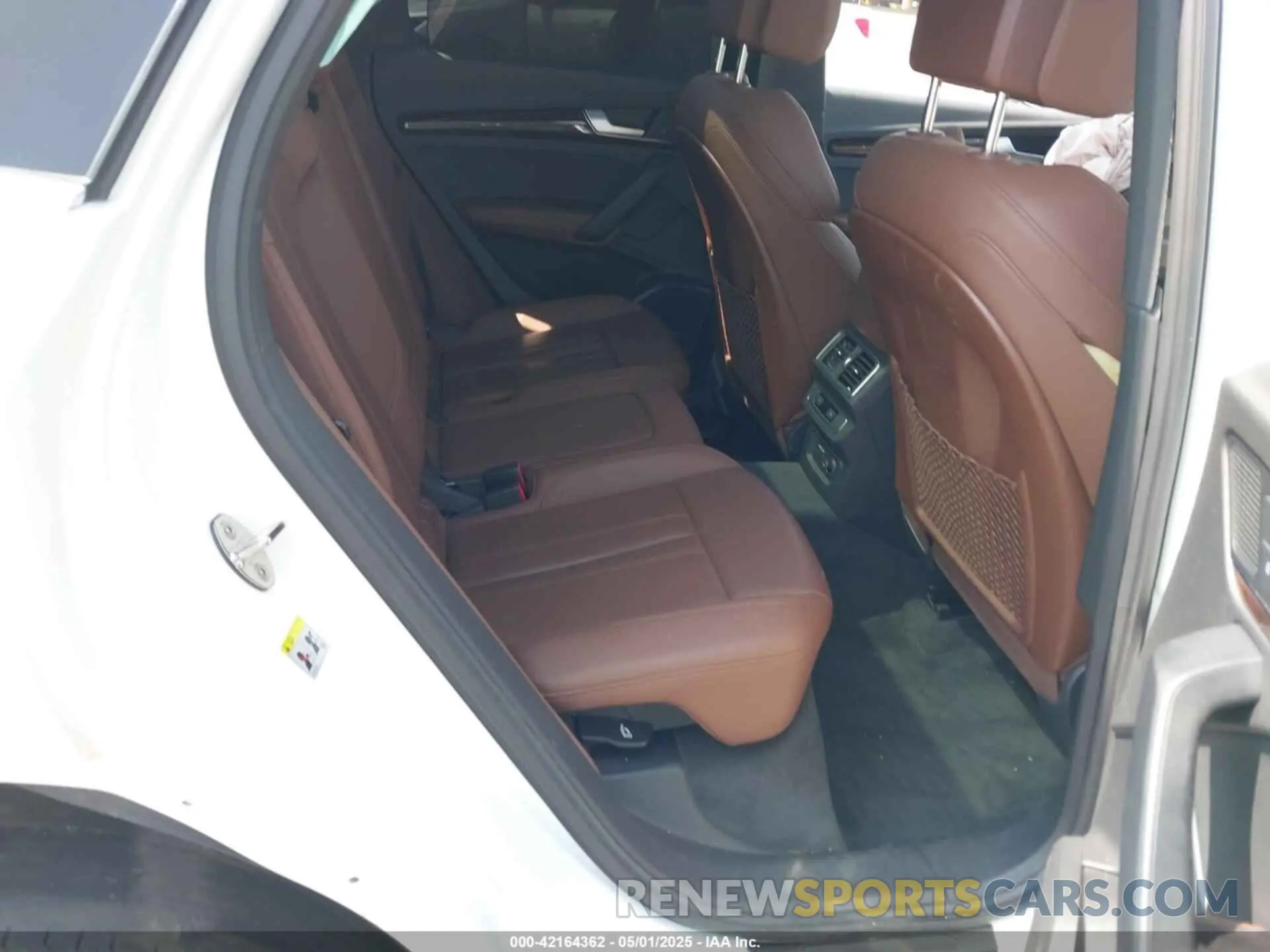 8 Photograph of a damaged car WA1BNAFY9K2124525 AUDI Q5 2019