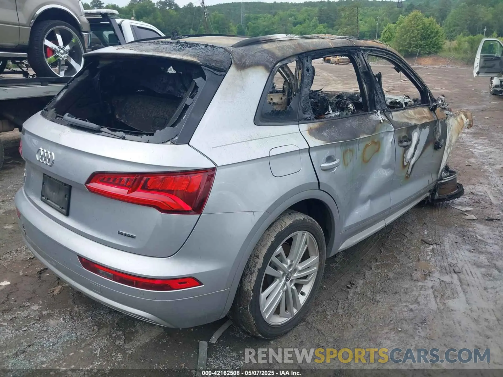 4 Photograph of a damaged car WA1BNAFYXK2082219 AUDI Q5 2019