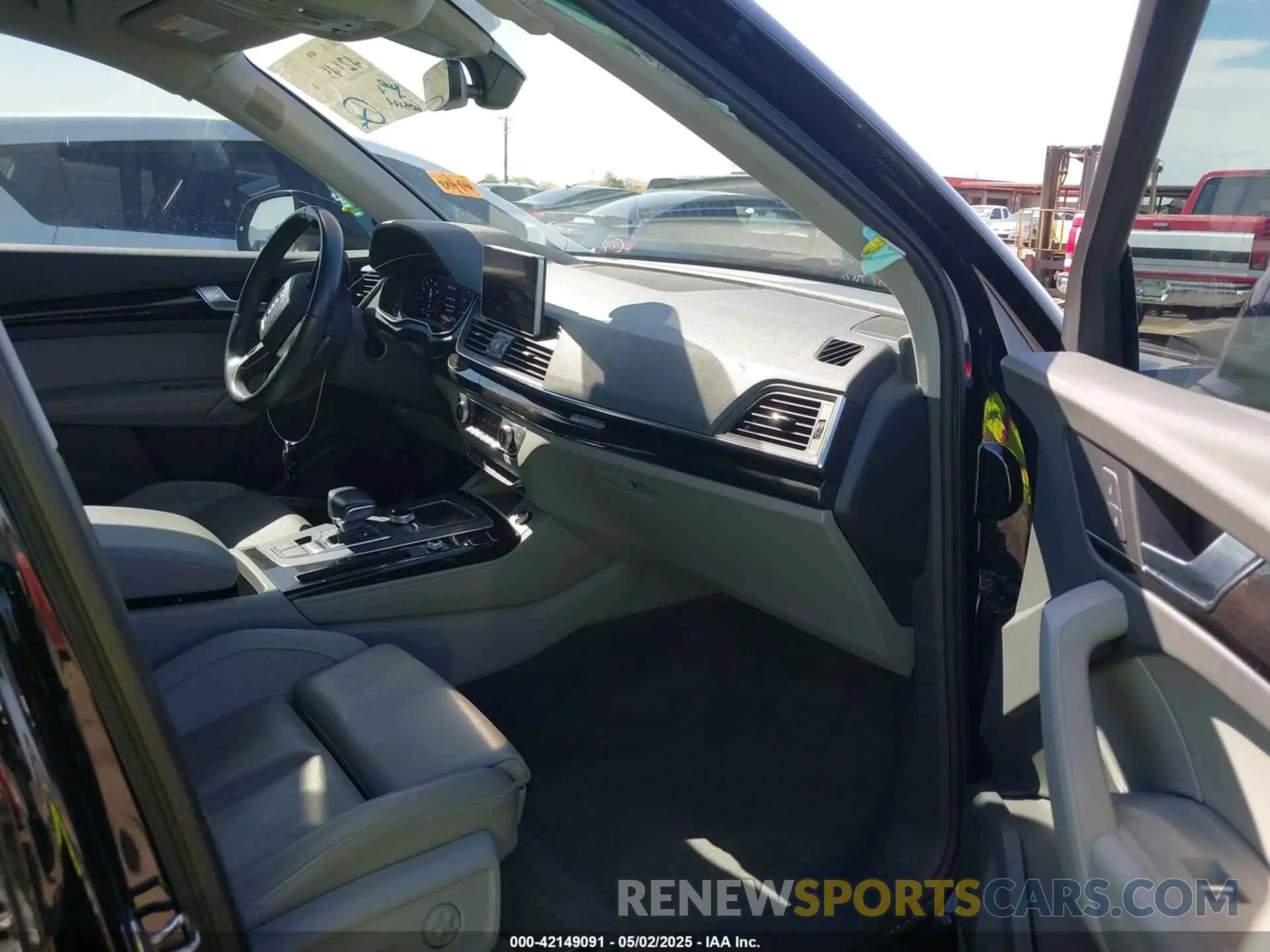 5 Photograph of a damaged car WA1BNAFYXK2118104 AUDI Q5 2019