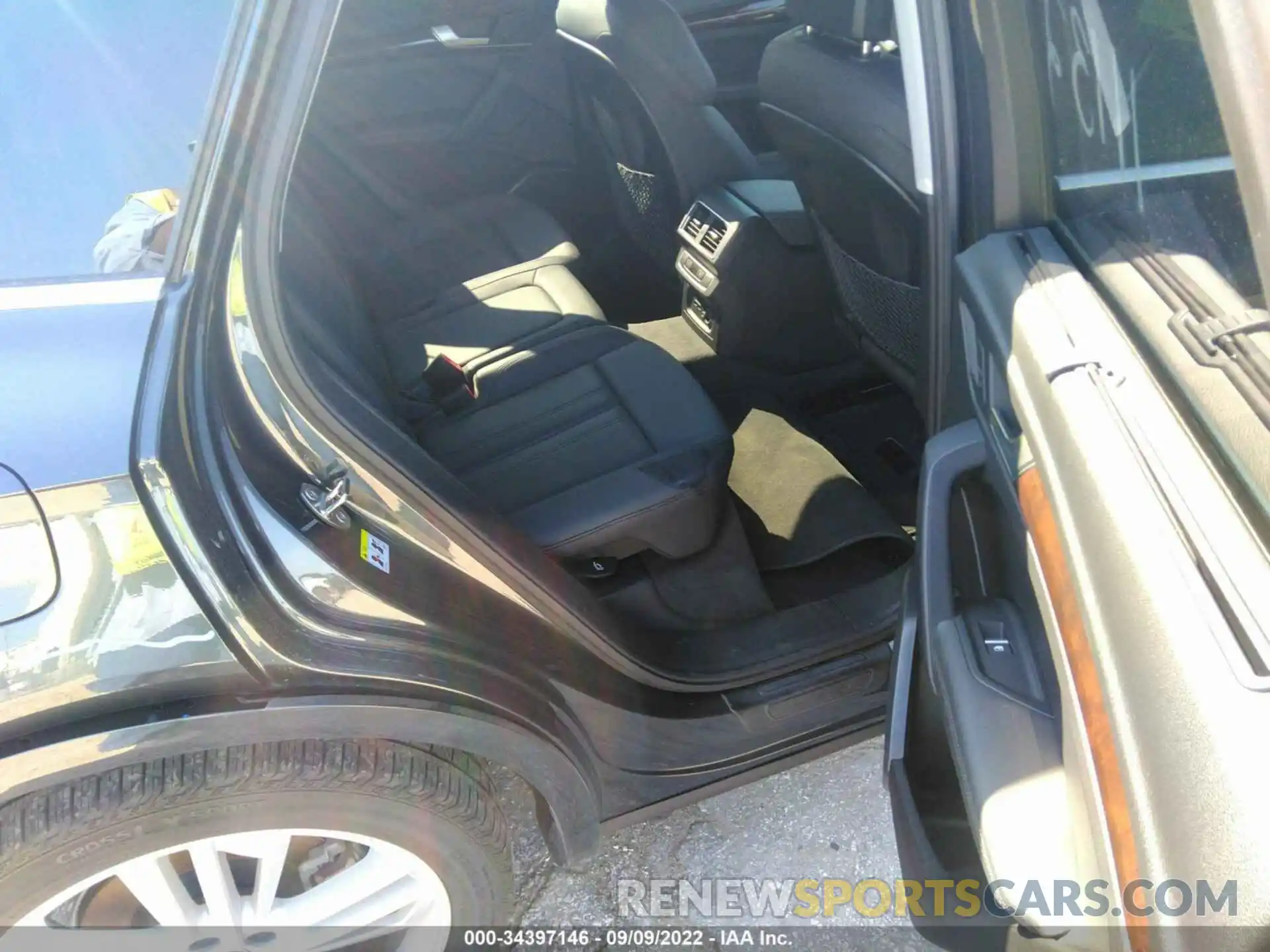 8 Photograph of a damaged car WA1BNAFYXK2118152 AUDI Q5 2019