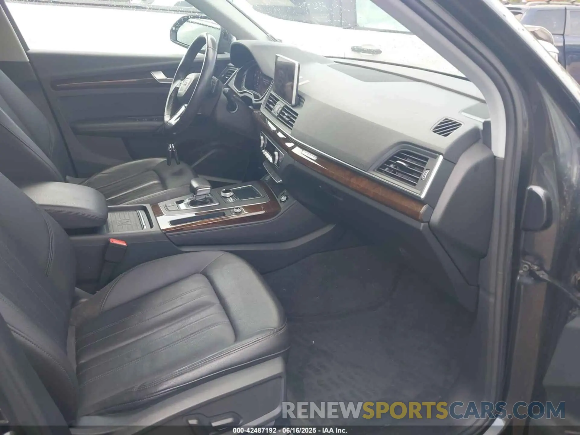 5 Photograph of a damaged car WA1BNAFYXK2134349 AUDI Q5 2019