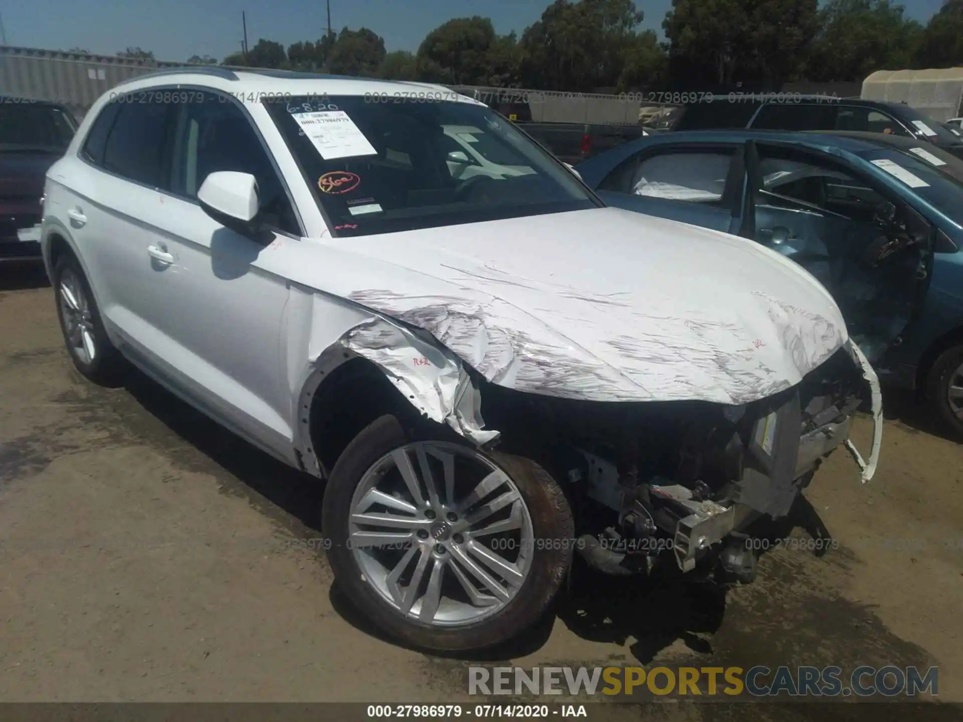 1 Photograph of a damaged car WA1BNAFYXK2143147 AUDI Q5 2019