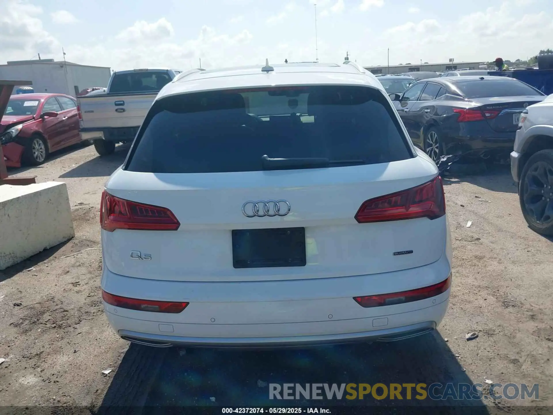 16 Photograph of a damaged car WA1BNAFYXK2144783 AUDI Q5 2019