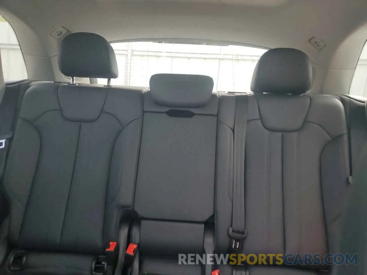 10 Photograph of a damaged car WA1CNAFY2K2043922 AUDI Q5 2019