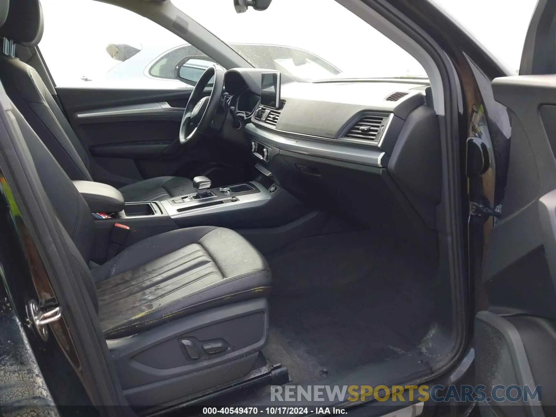5 Photograph of a damaged car WA1CNAFY2K2072045 AUDI Q5 2019