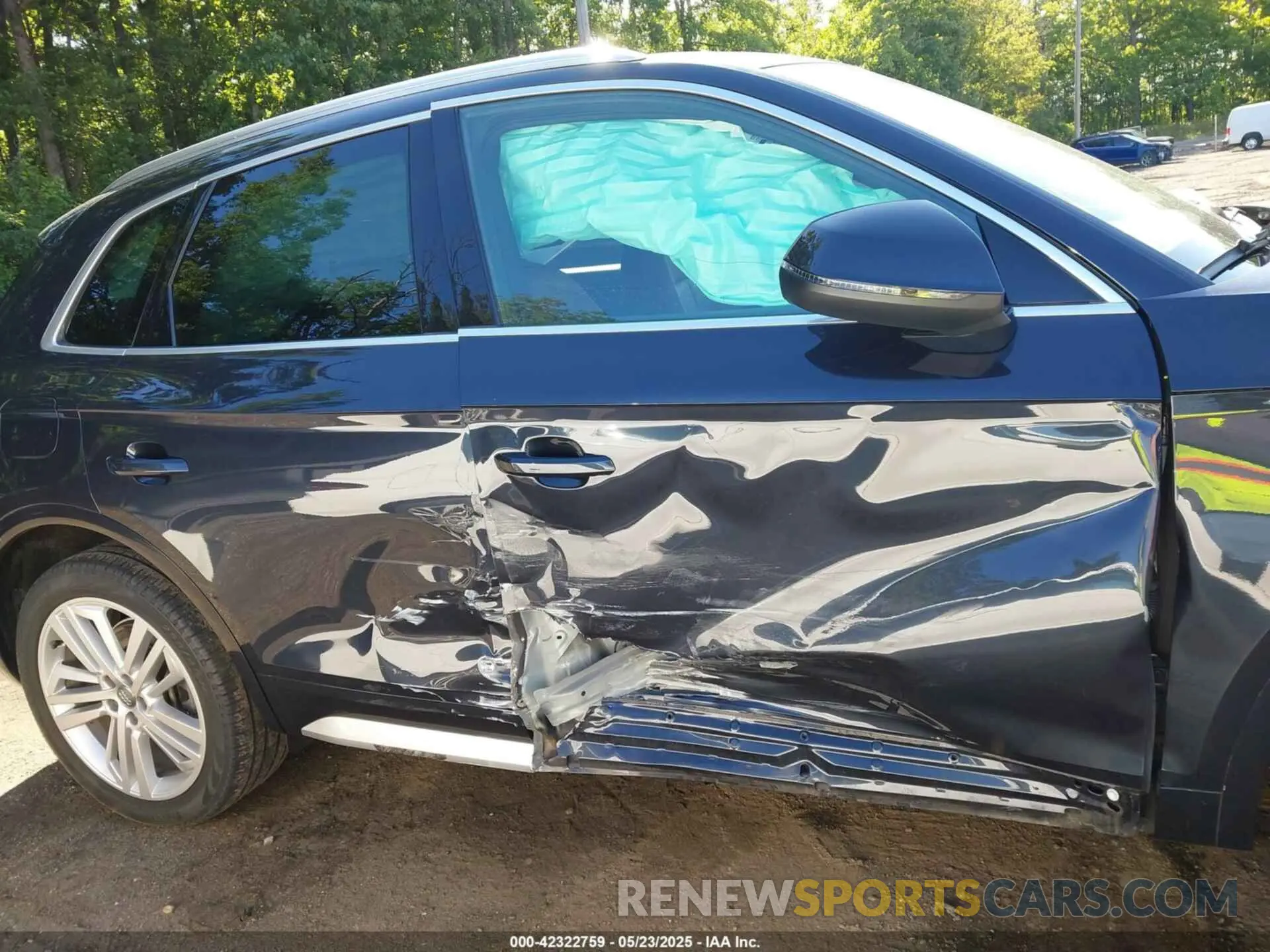 13 Photograph of a damaged car WA1CNAFY2K2092215 AUDI Q5 2019