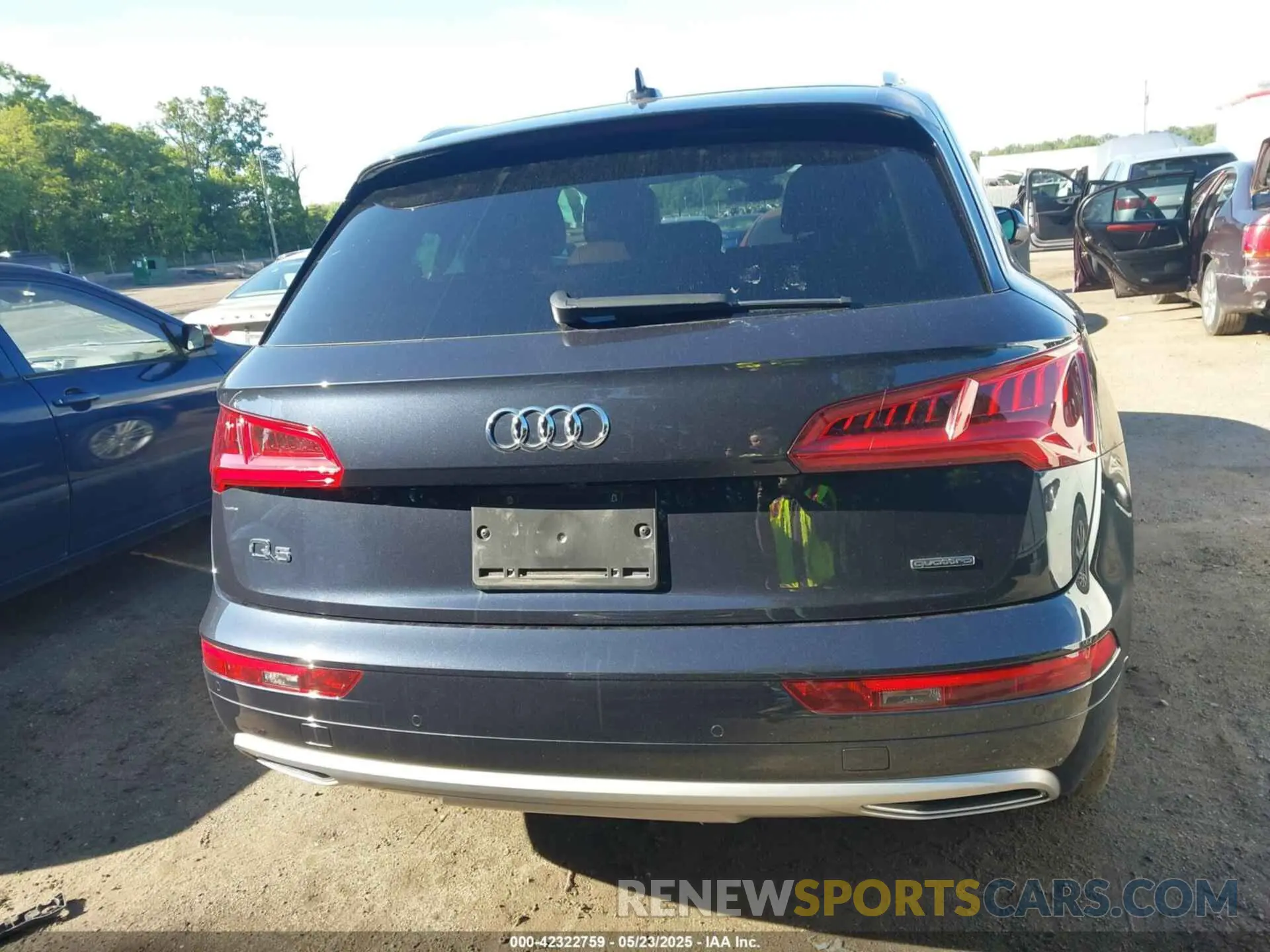 16 Photograph of a damaged car WA1CNAFY2K2092215 AUDI Q5 2019