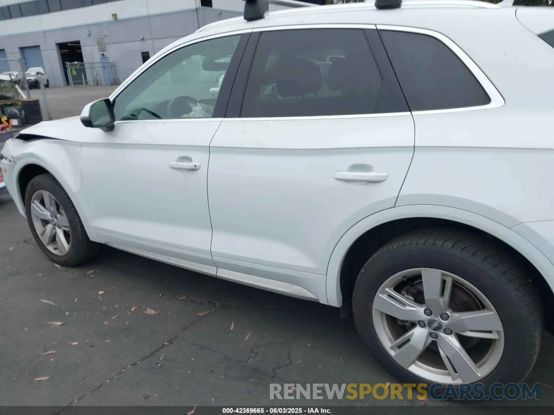 14 Photograph of a damaged car WA1CNAFY4K2070295 AUDI Q5 2019