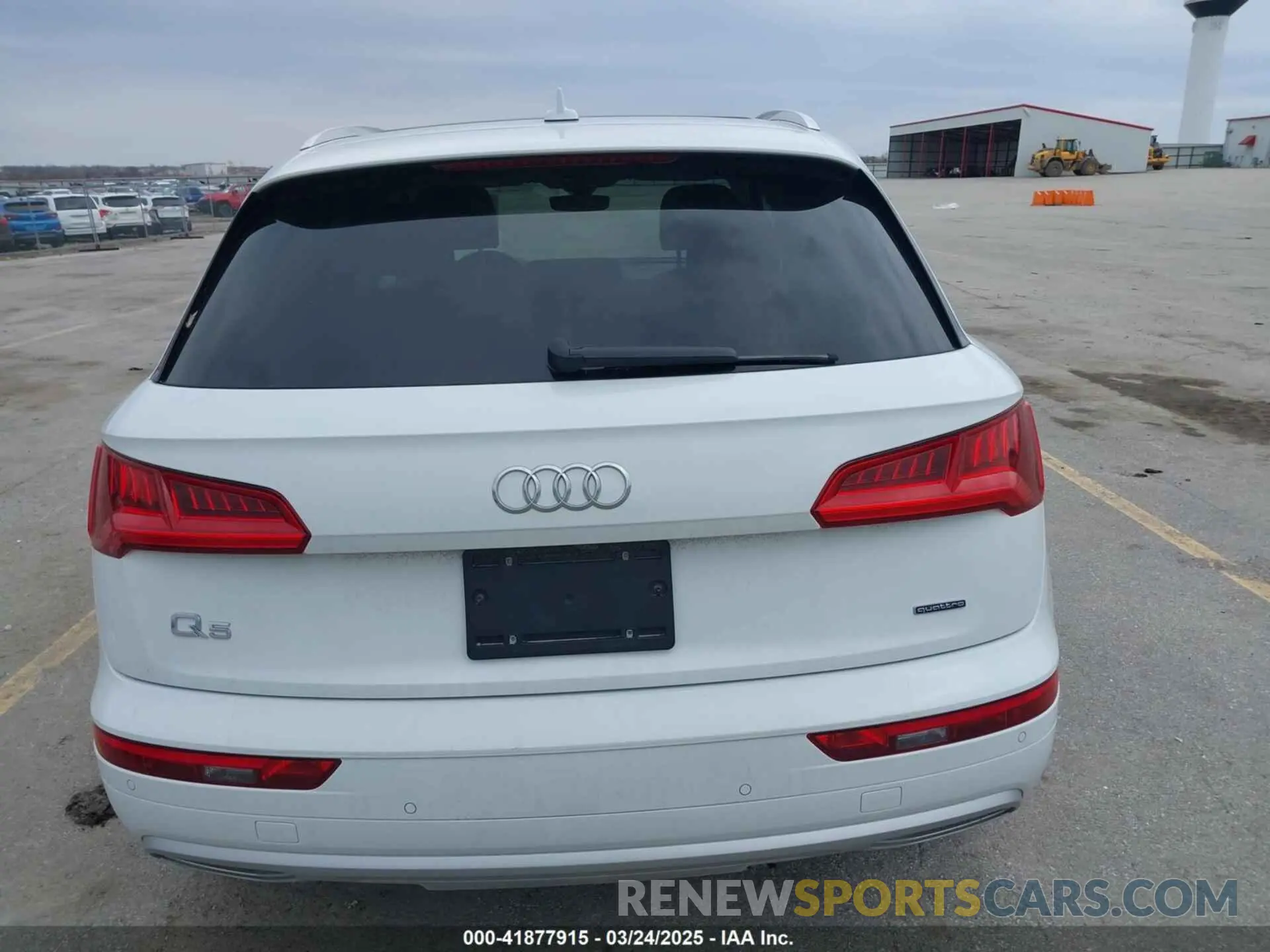 17 Photograph of a damaged car WA1CNAFY5K2057135 AUDI Q5 2019