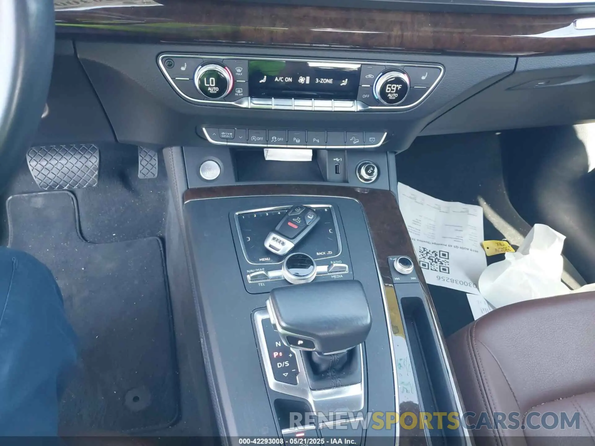 11 Photograph of a damaged car WA1CNAFY7K2117092 AUDI Q5 2019