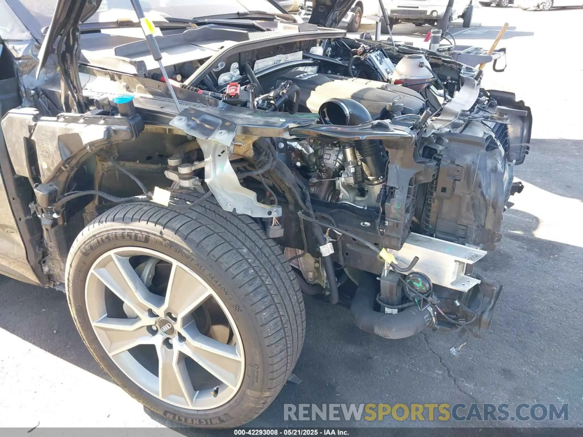 19 Photograph of a damaged car WA1CNAFY7K2117092 AUDI Q5 2019