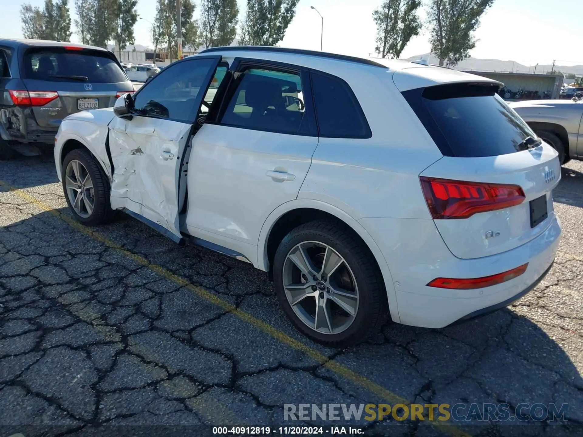 3 Photograph of a damaged car WA1CNAFY8K2125542 AUDI Q5 2019