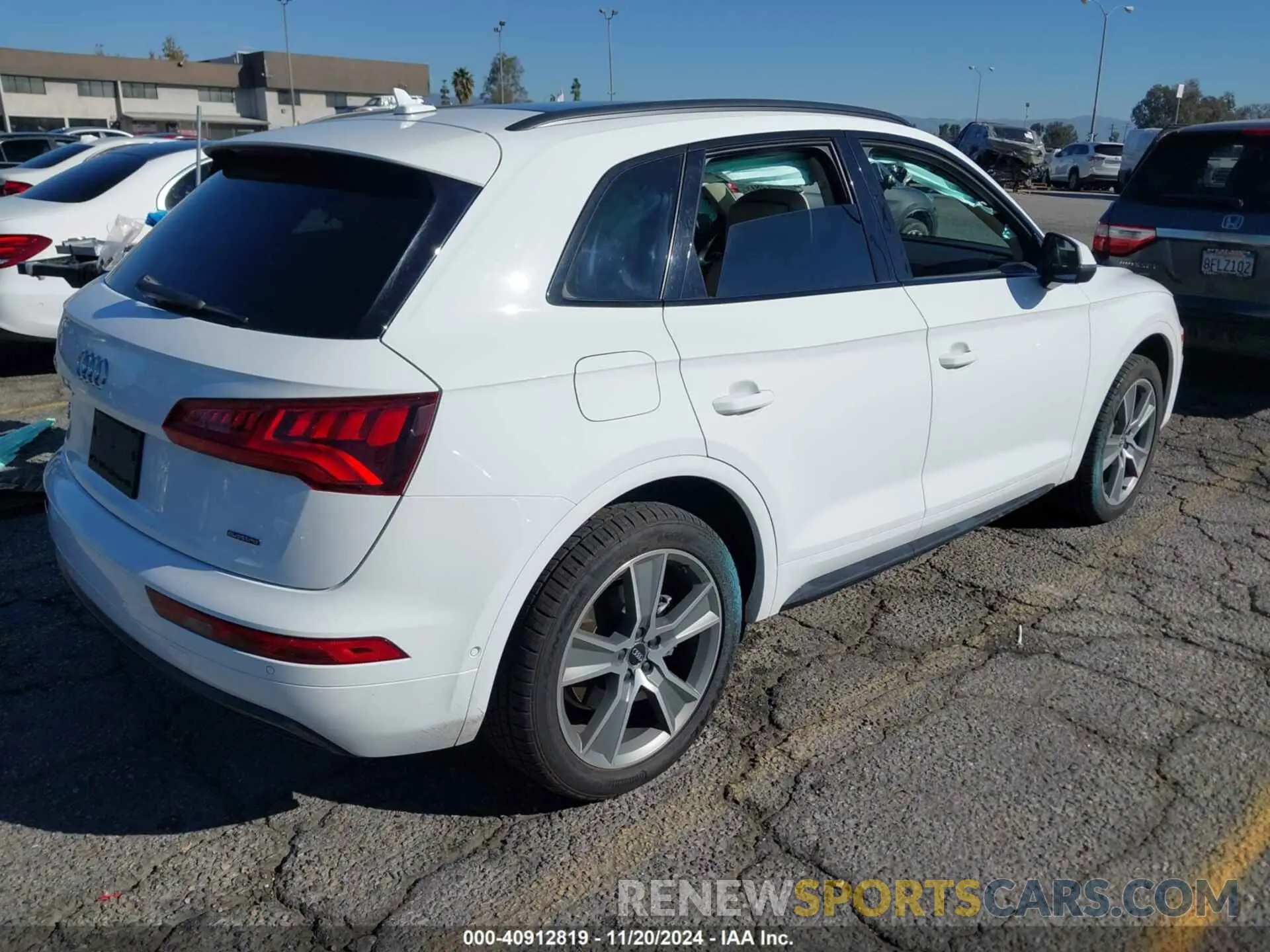 4 Photograph of a damaged car WA1CNAFY8K2125542 AUDI Q5 2019