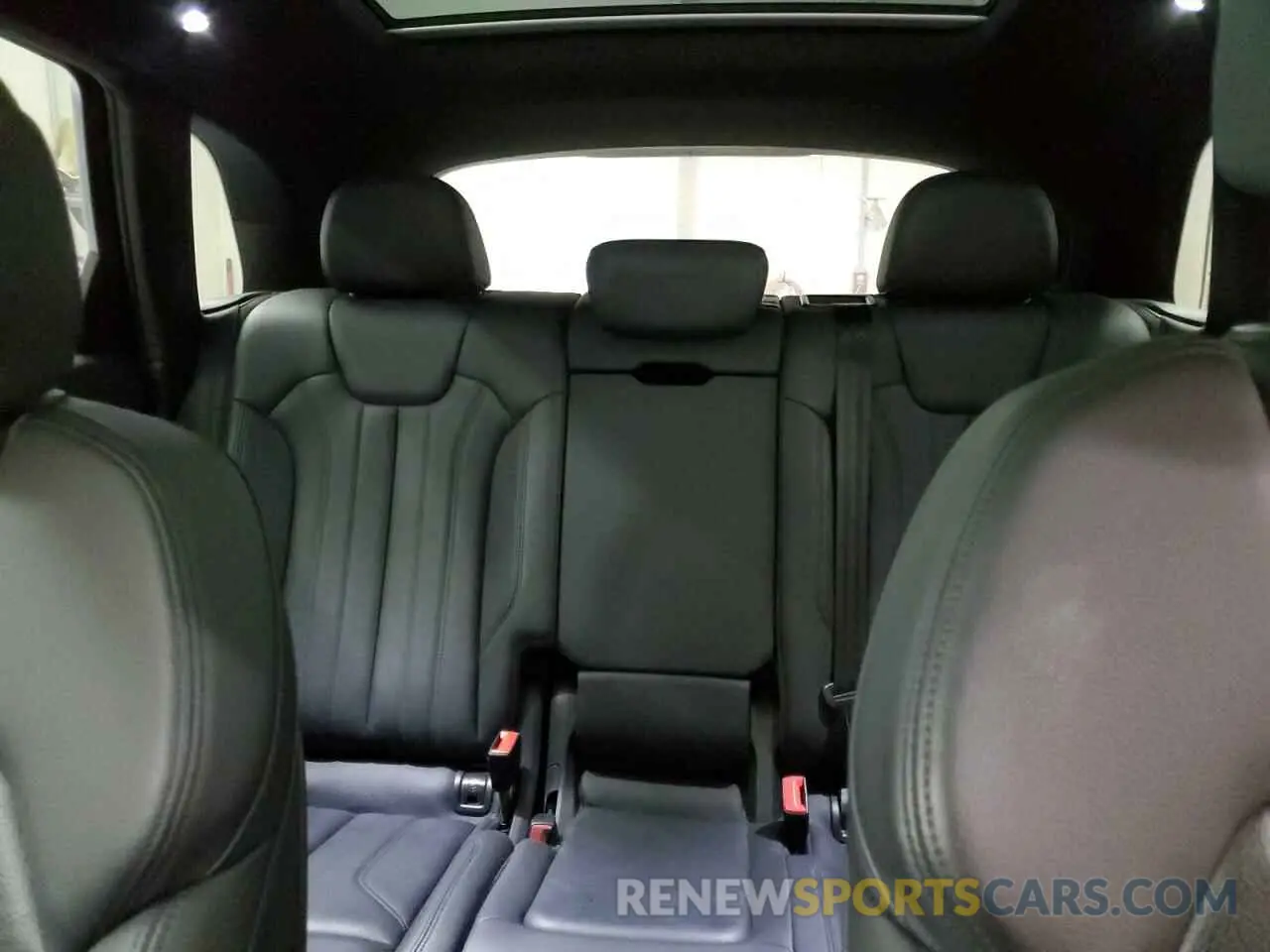 10 Photograph of a damaged car WA1FNAFY4K2109304 AUDI Q5 2019