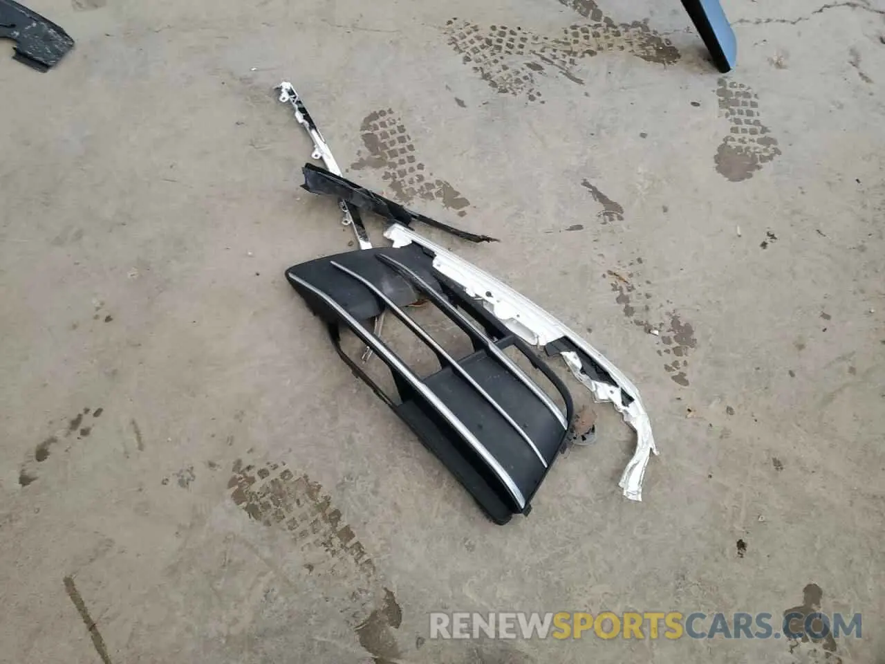13 Photograph of a damaged car WA1FNAFY4K2109304 AUDI Q5 2019