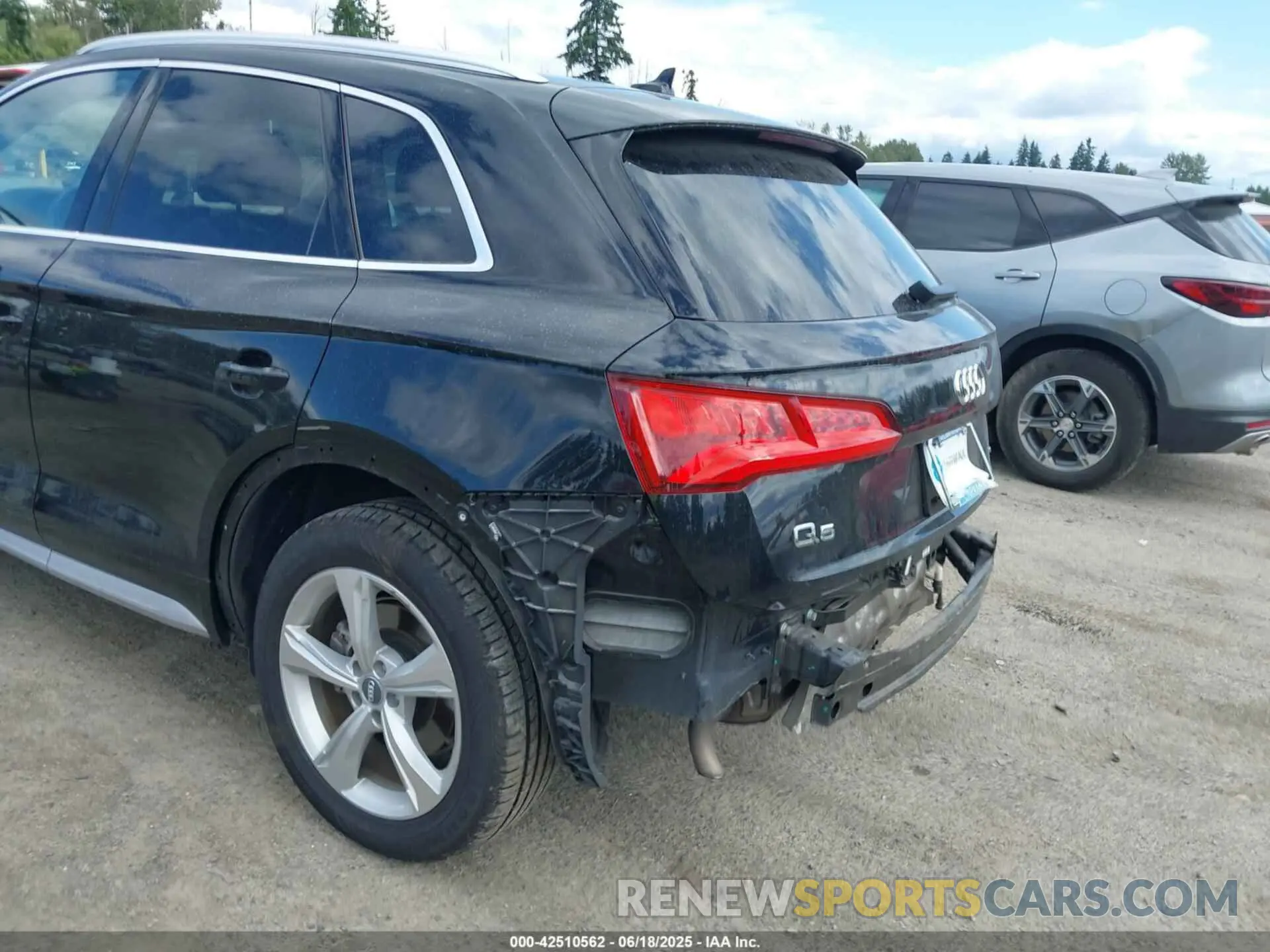 19 Photograph of a damaged car WA1ANAFY0L2059836 AUDI Q5 2020
