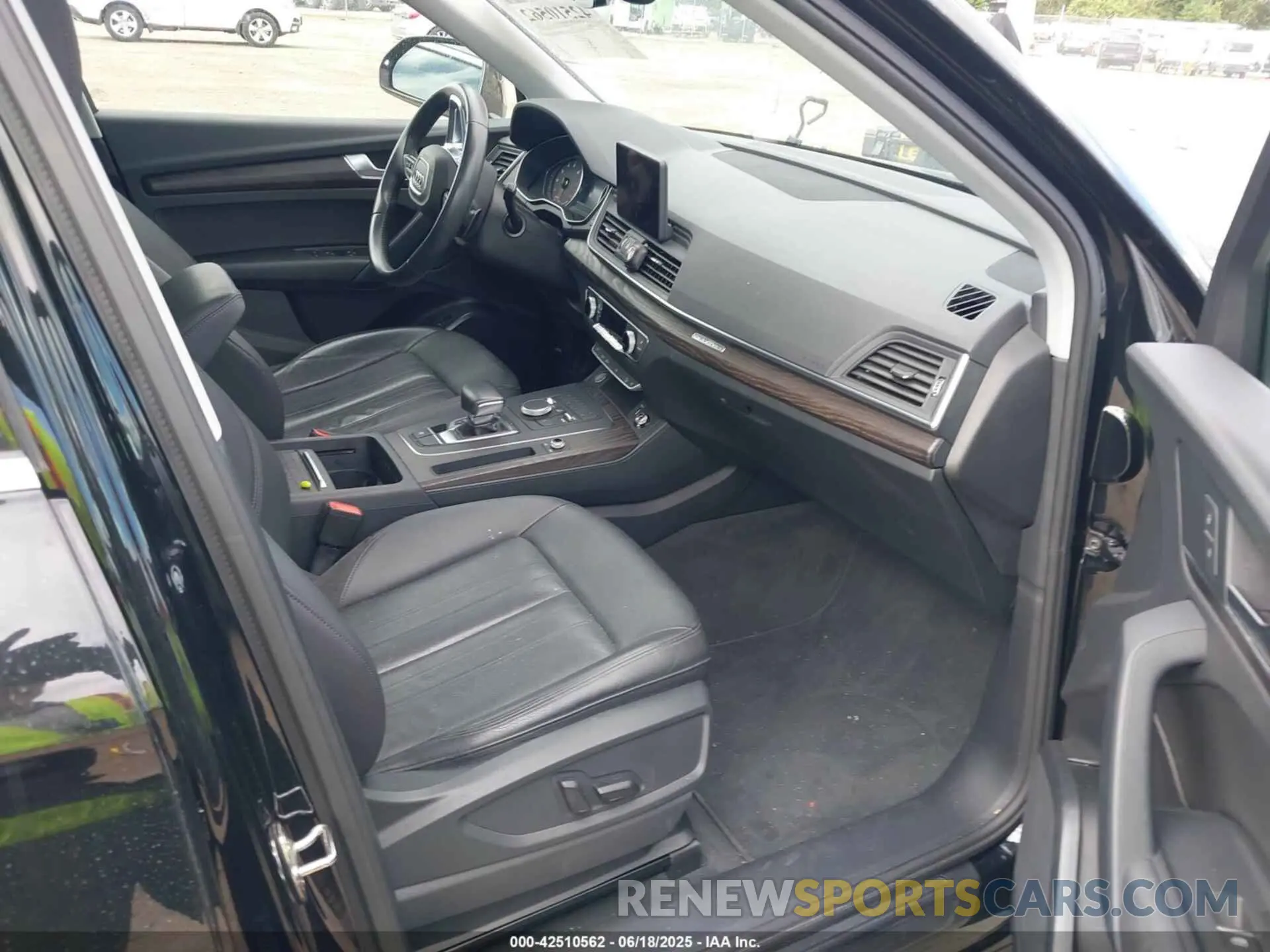 5 Photograph of a damaged car WA1ANAFY0L2059836 AUDI Q5 2020