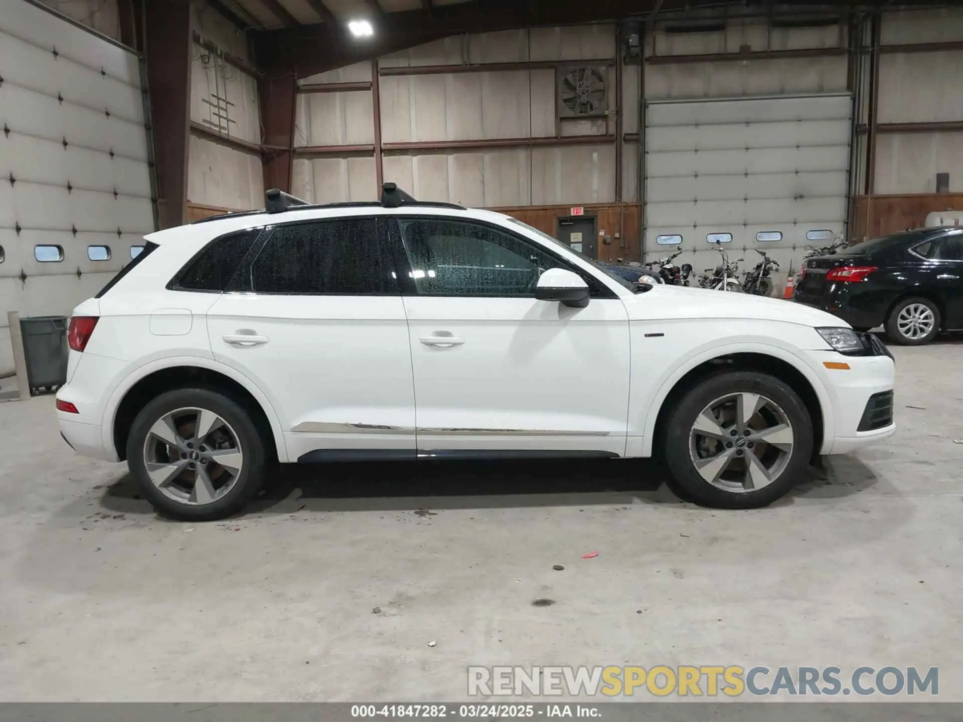 13 Photograph of a damaged car WA1ANAFY0L2108758 AUDI Q5 2020