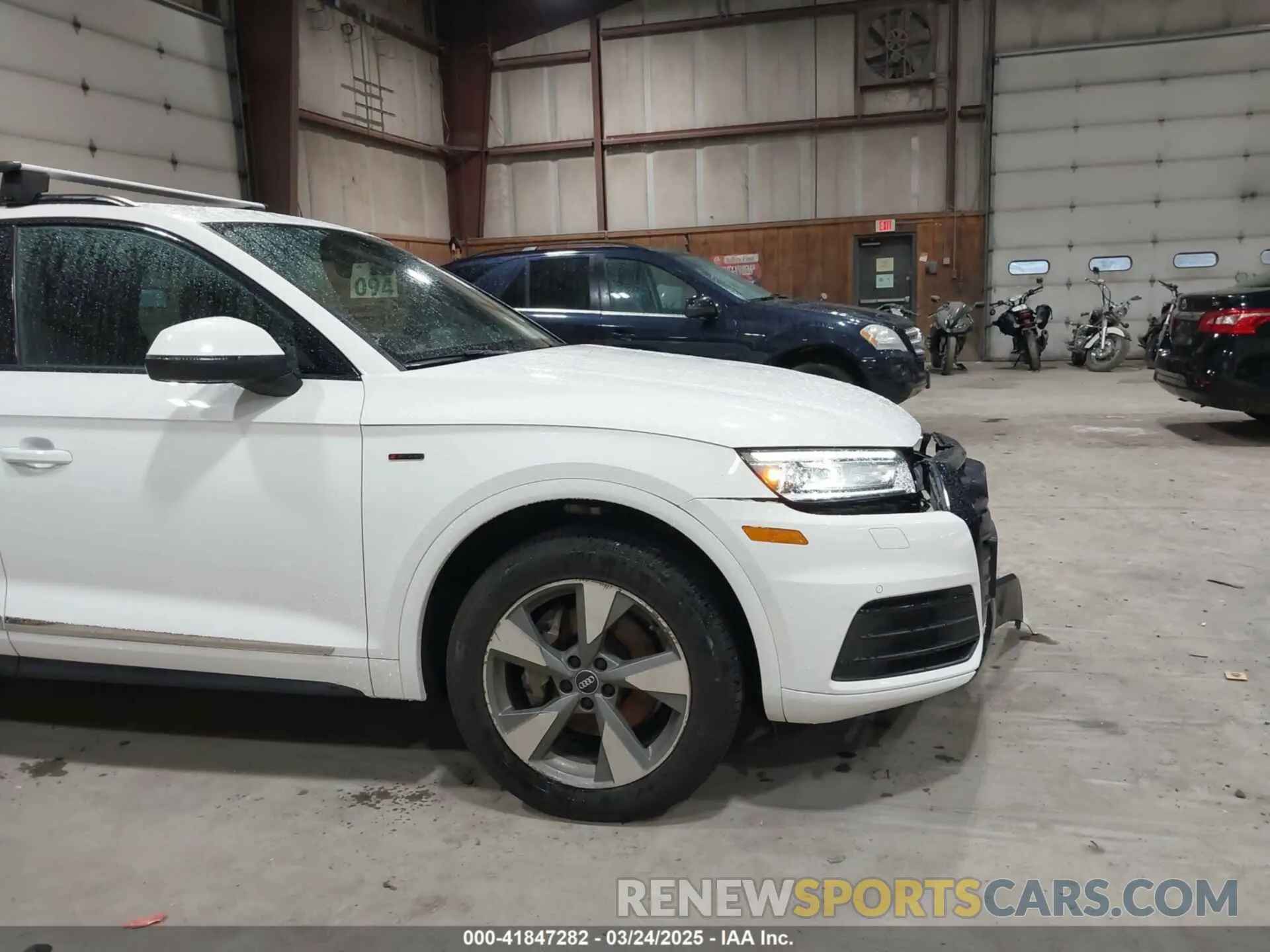 18 Photograph of a damaged car WA1ANAFY0L2108758 AUDI Q5 2020