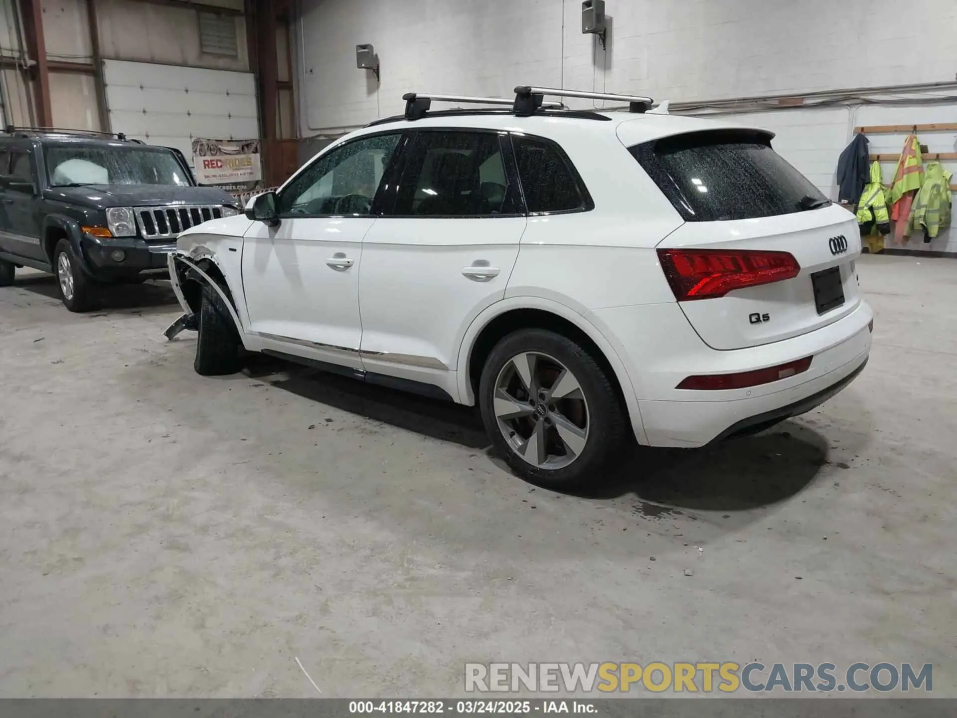 3 Photograph of a damaged car WA1ANAFY0L2108758 AUDI Q5 2020