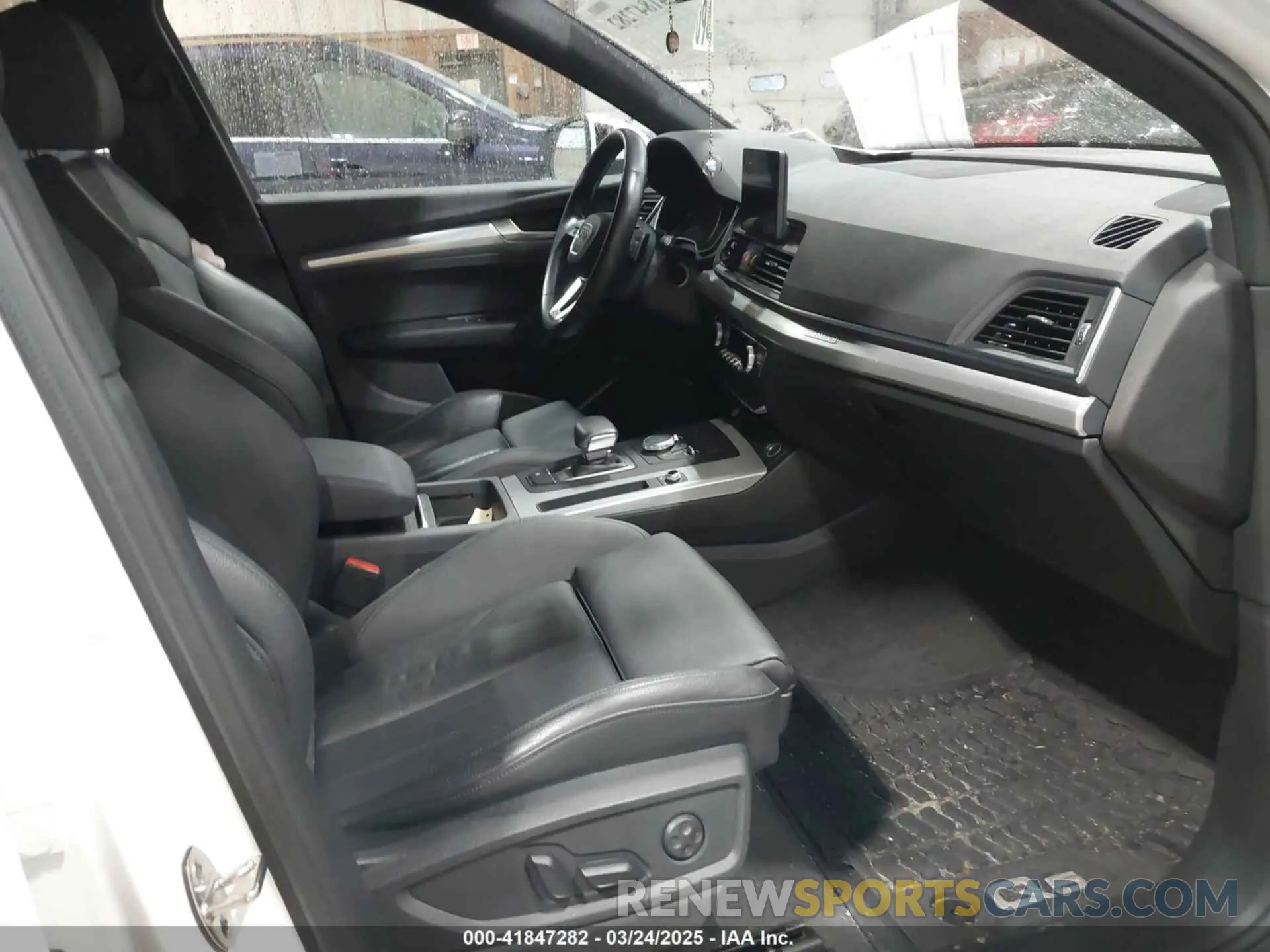 5 Photograph of a damaged car WA1ANAFY0L2108758 AUDI Q5 2020