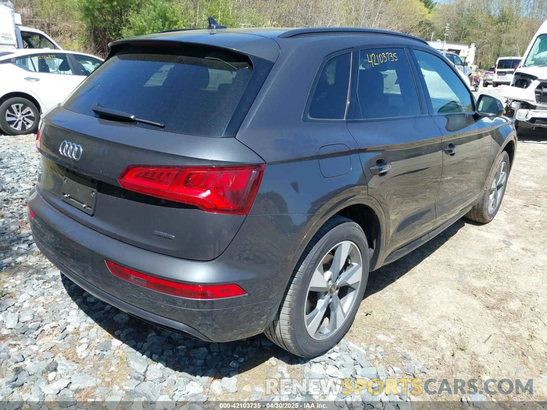 4 Photograph of a damaged car WA1ANAFY0L2116391 AUDI Q5 2020