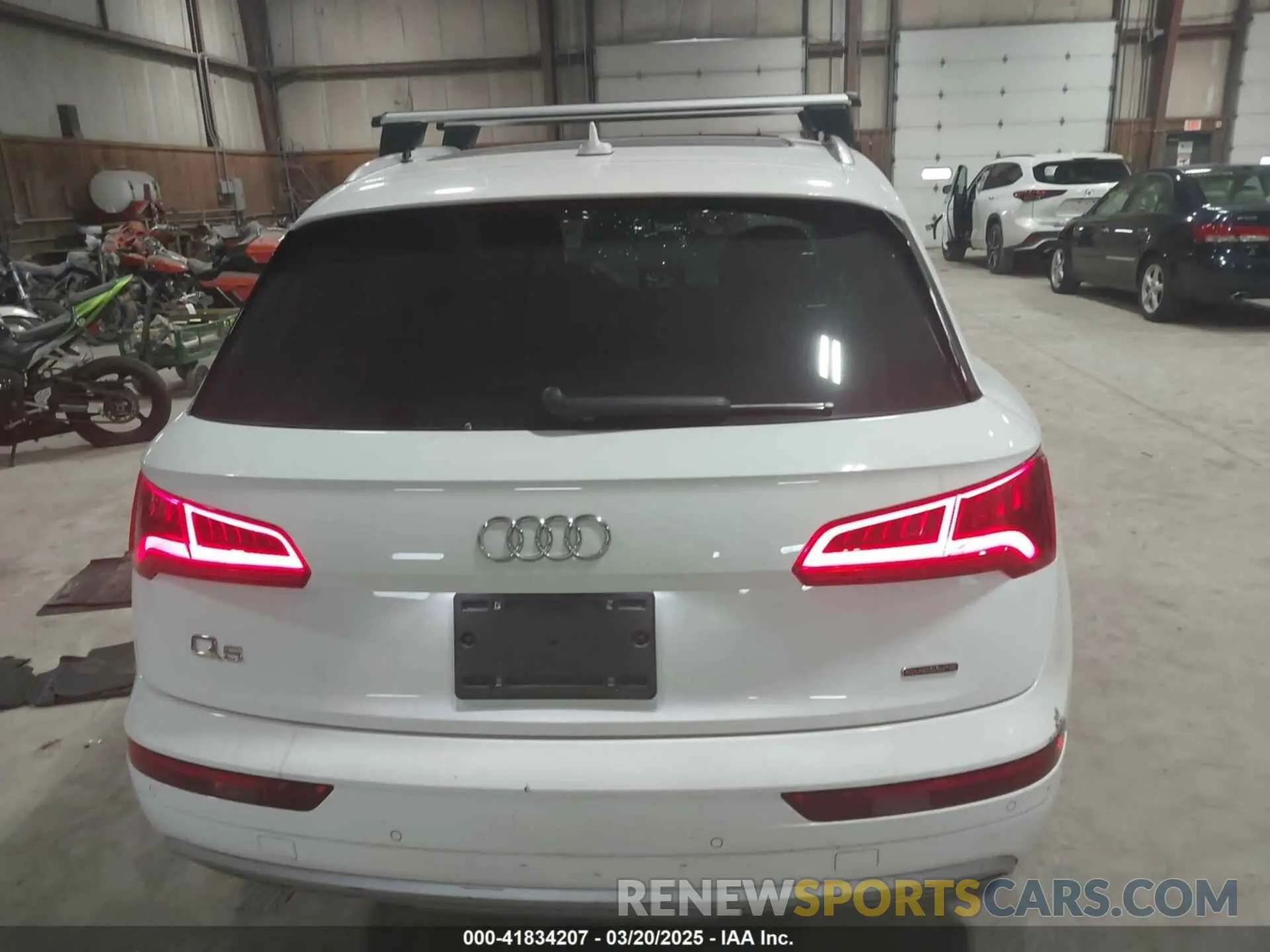 16 Photograph of a damaged car WA1ANAFY1L2028384 AUDI Q5 2020