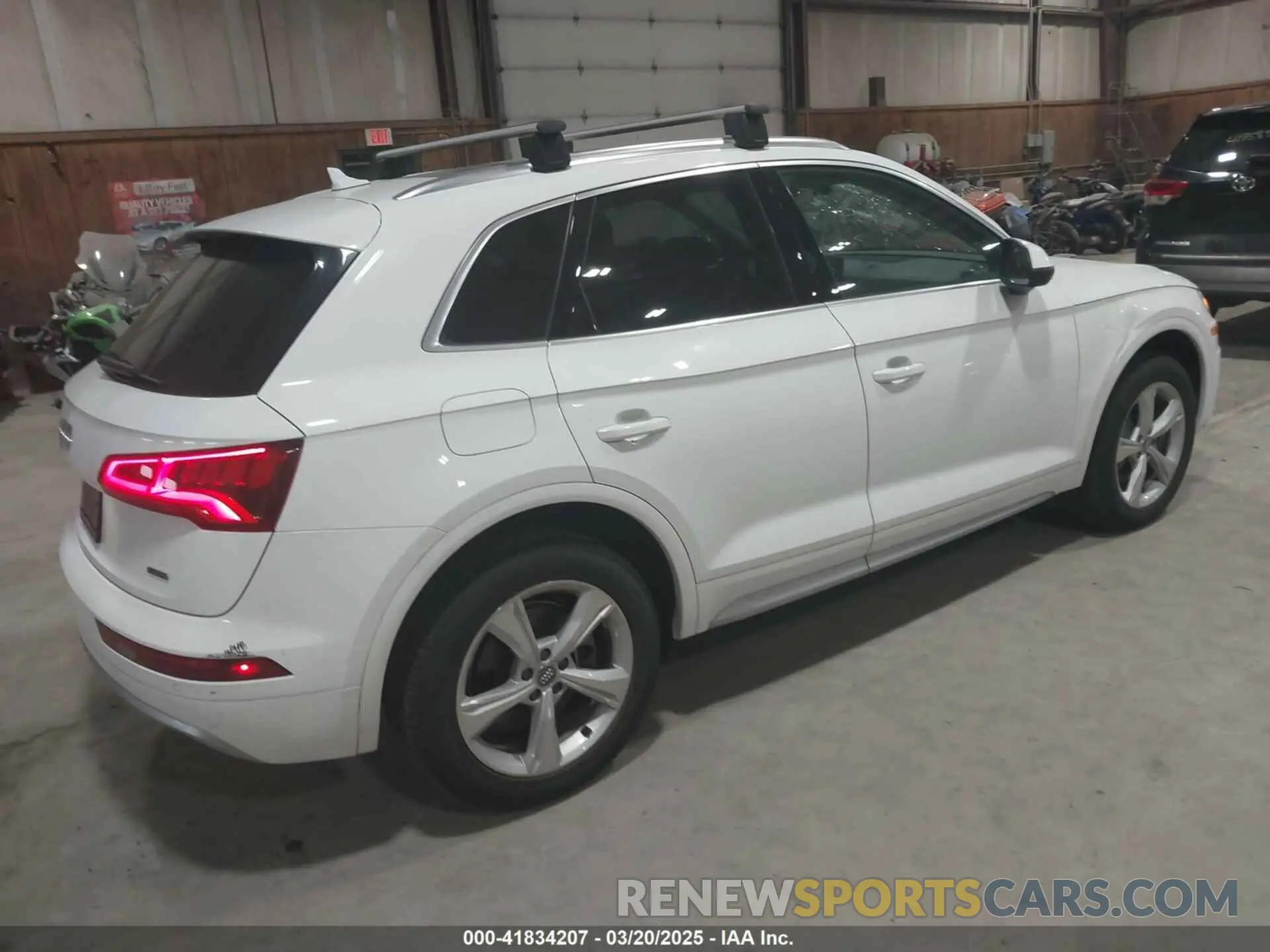 4 Photograph of a damaged car WA1ANAFY1L2028384 AUDI Q5 2020