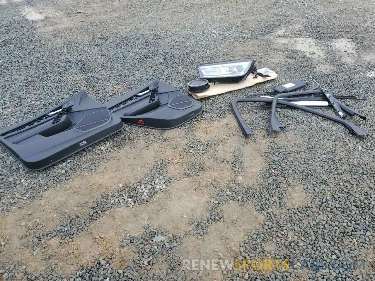 13 Photograph of a damaged car WA1ANAFY1L2098550 AUDI Q5 2020