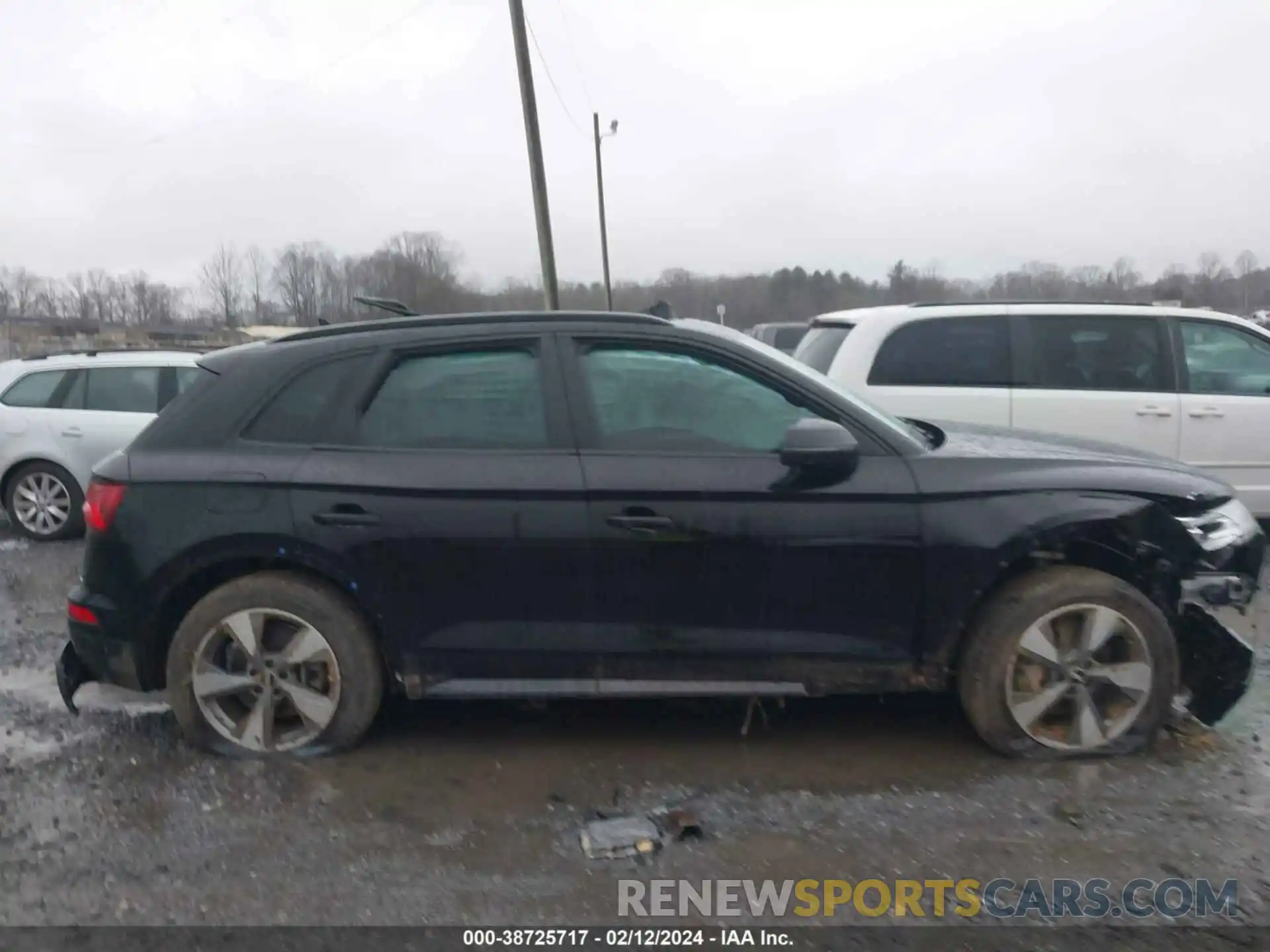 13 Photograph of a damaged car WA1ANAFY2L2076198 AUDI Q5 2020