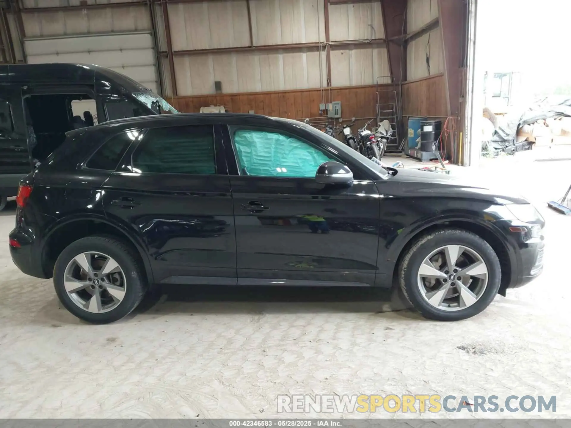13 Photograph of a damaged car WA1ANAFY2L2076217 AUDI Q5 2020