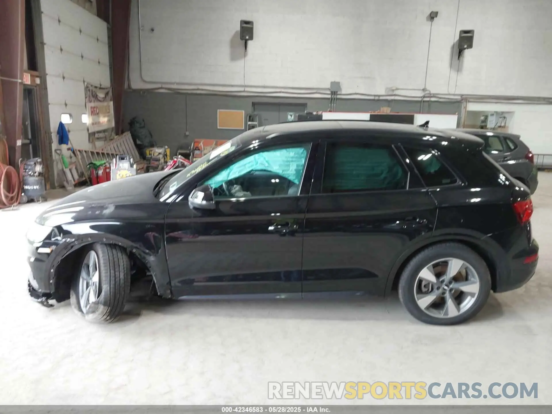 14 Photograph of a damaged car WA1ANAFY2L2076217 AUDI Q5 2020