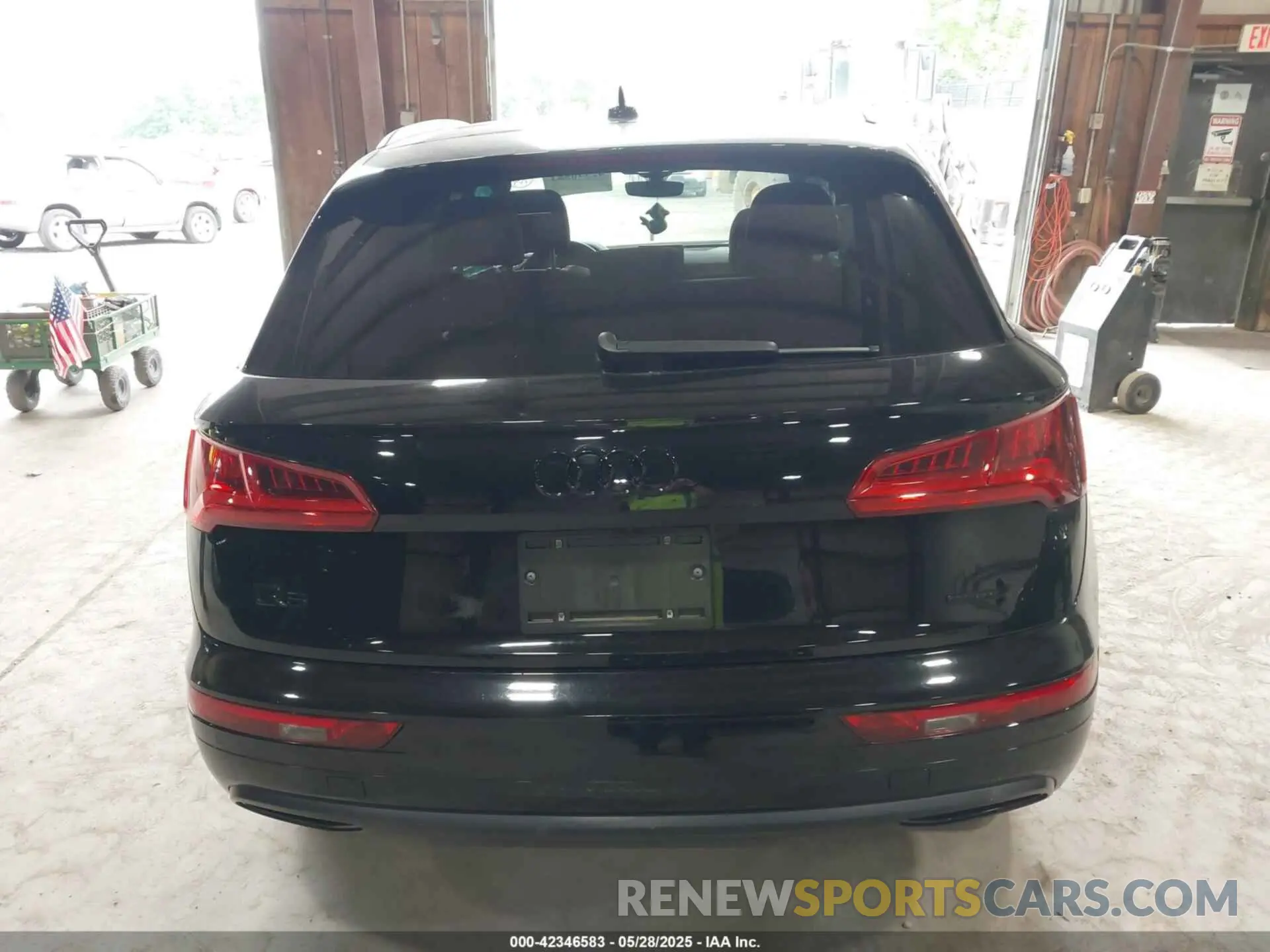 16 Photograph of a damaged car WA1ANAFY2L2076217 AUDI Q5 2020