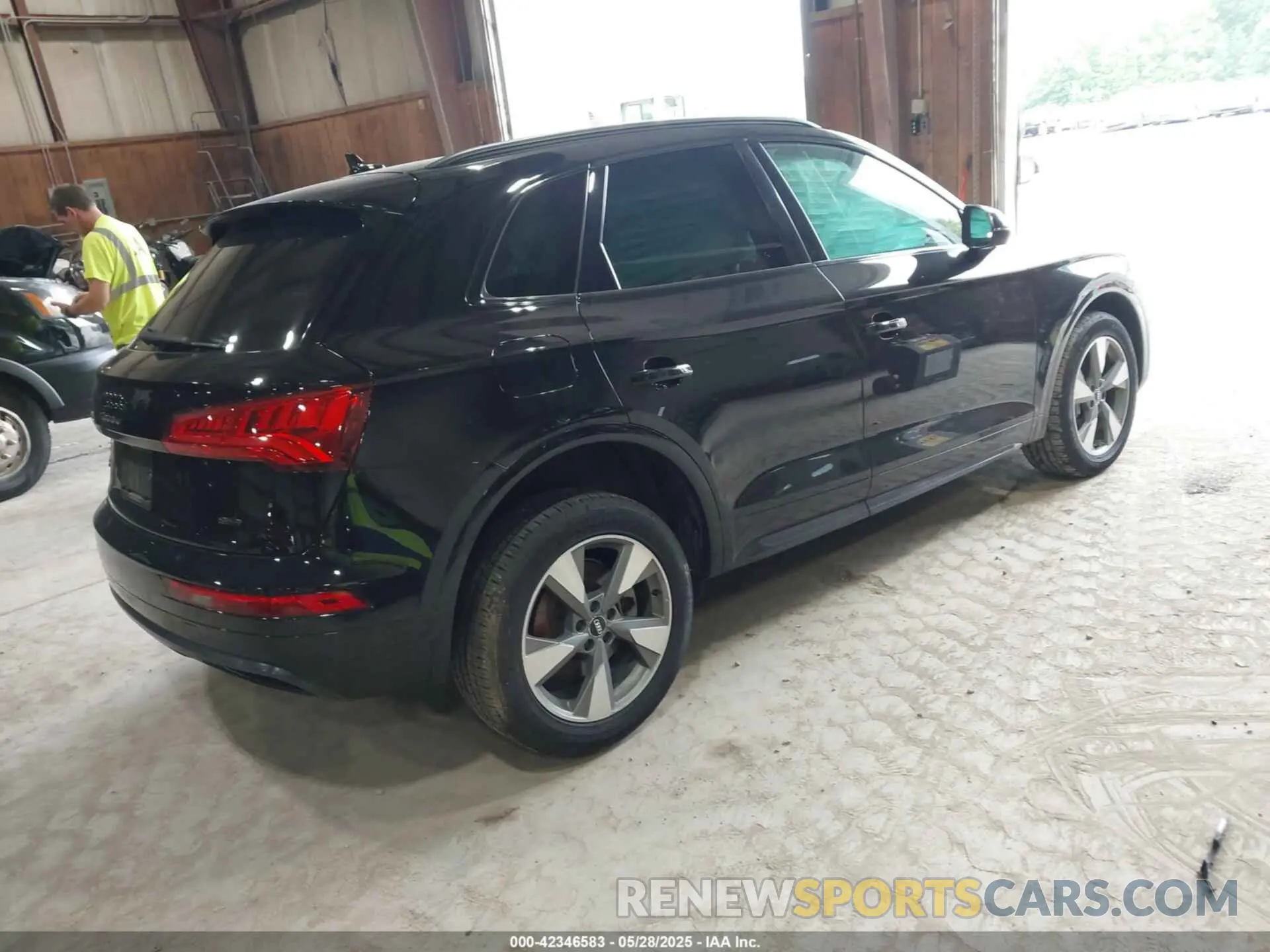 4 Photograph of a damaged car WA1ANAFY2L2076217 AUDI Q5 2020
