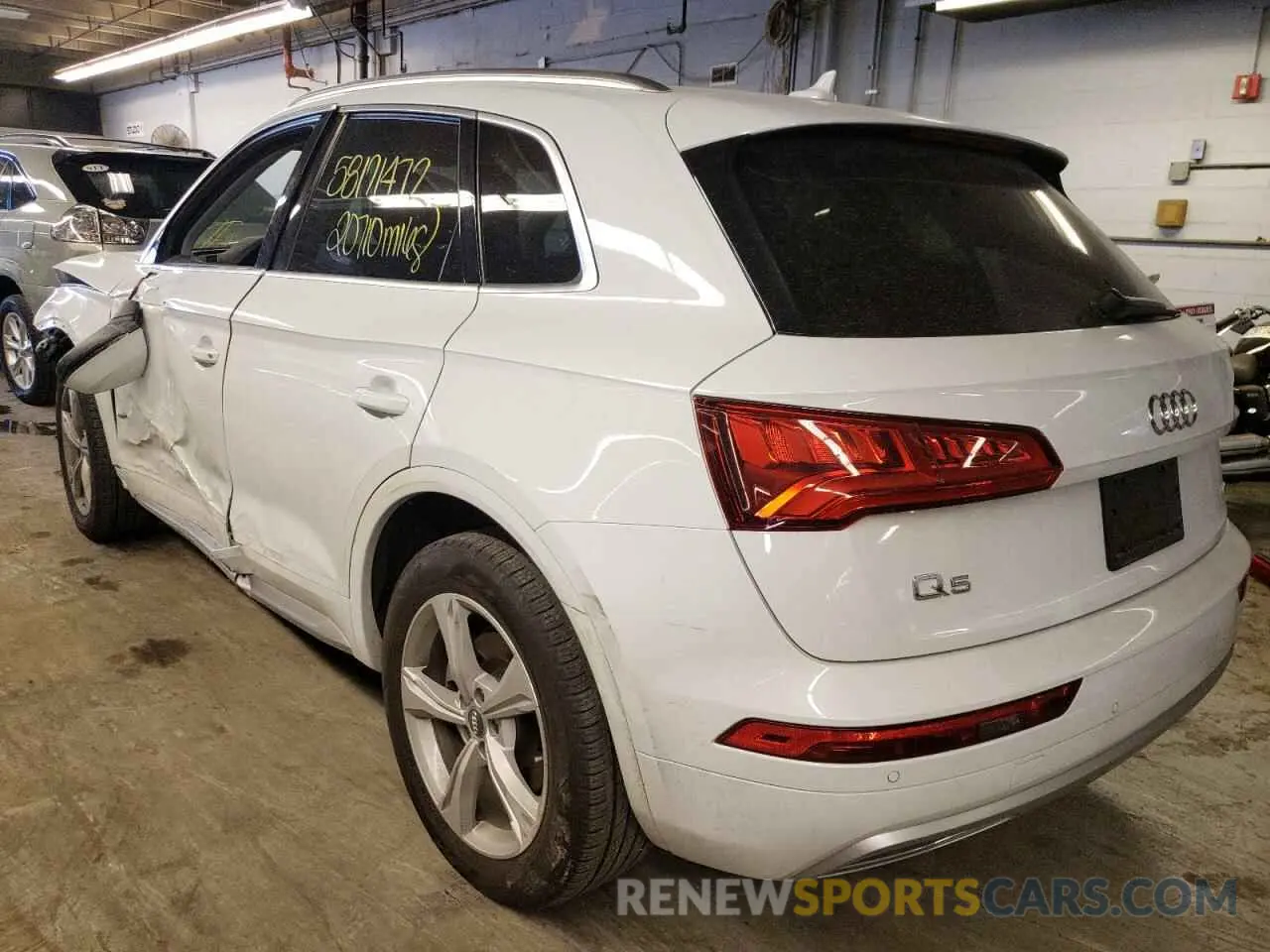 3 Photograph of a damaged car WA1ANAFY2L2081806 AUDI Q5 2020
