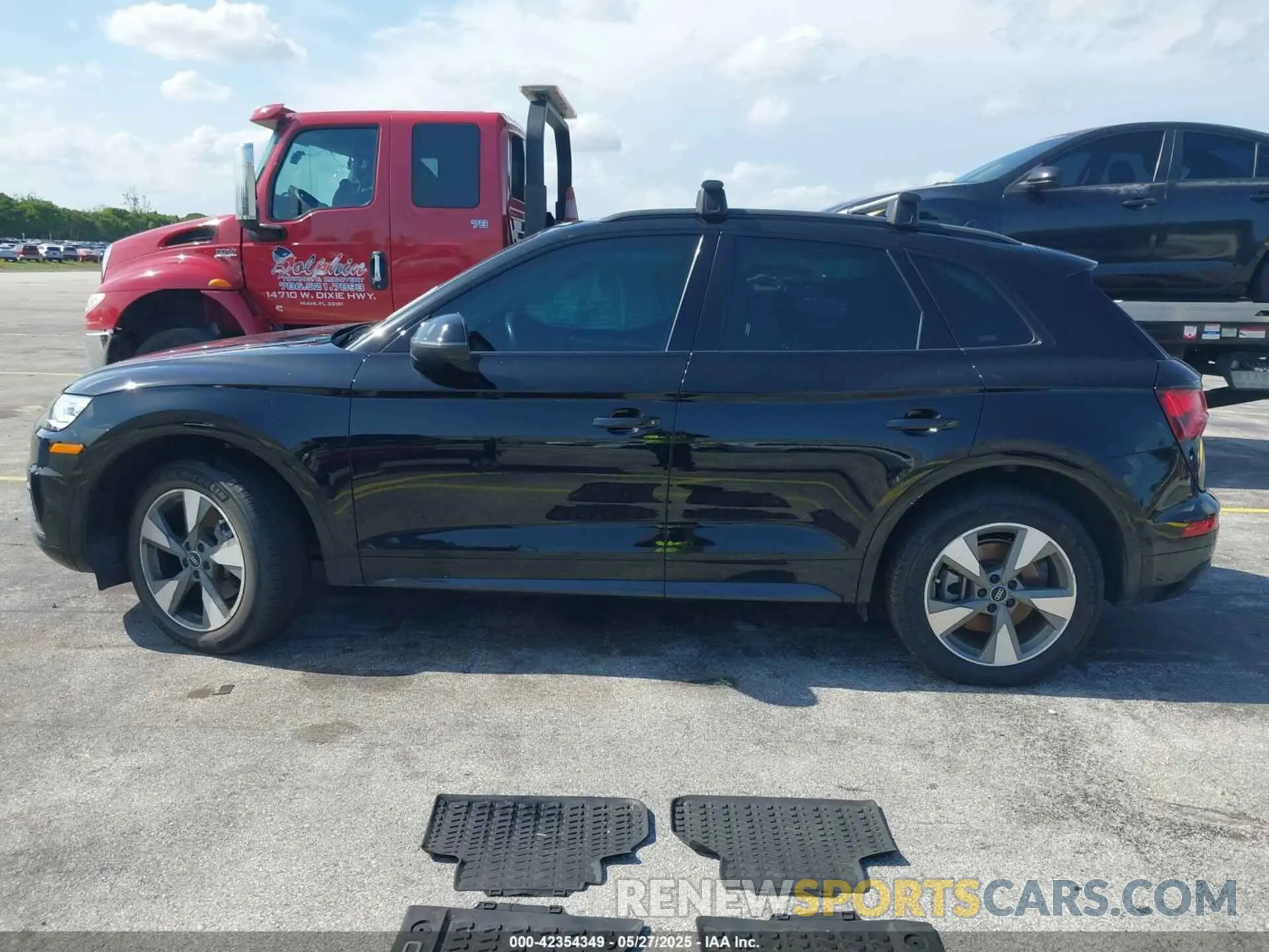14 Photograph of a damaged car WA1ANAFY2L2085872 AUDI Q5 2020