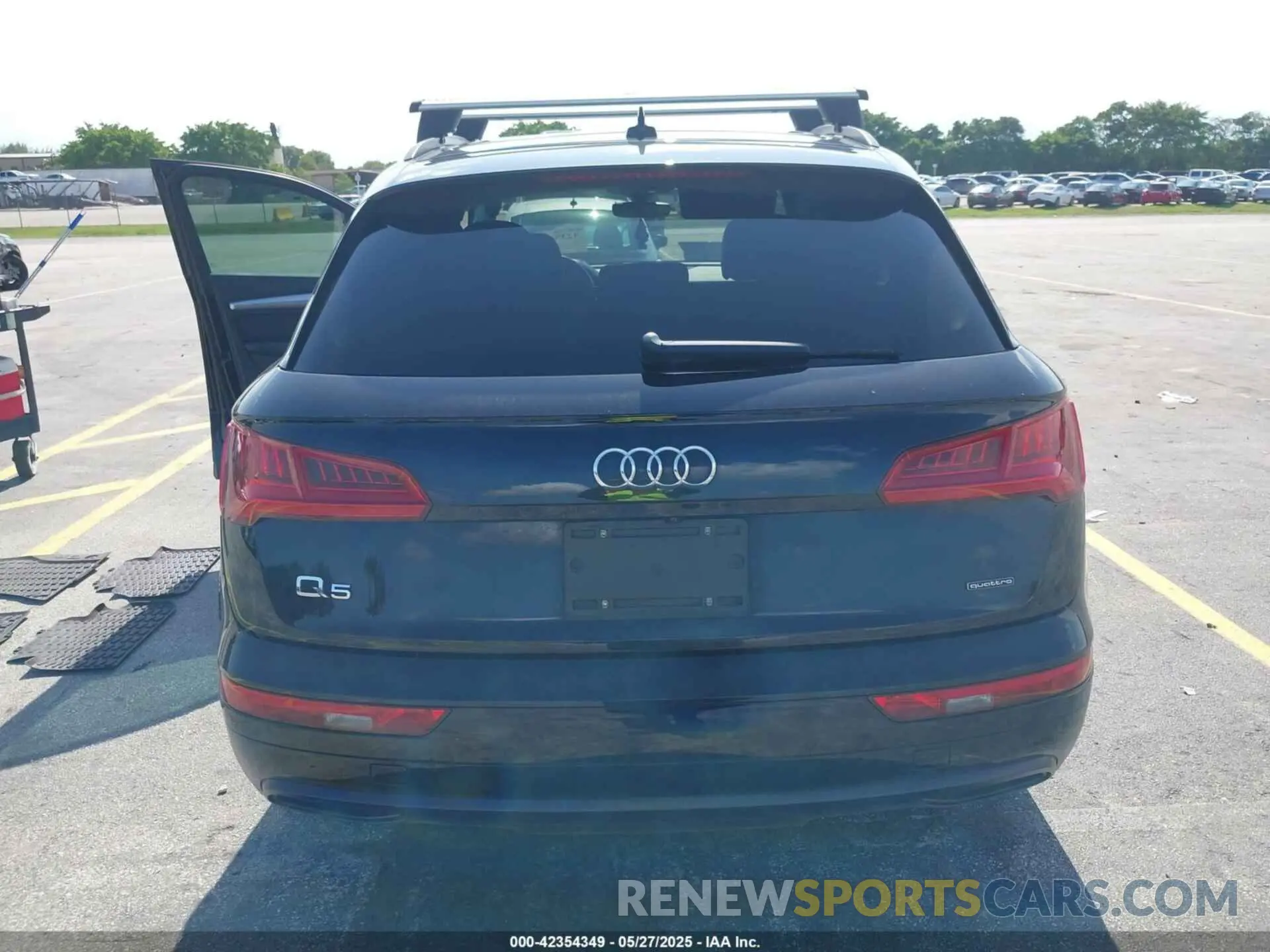 16 Photograph of a damaged car WA1ANAFY2L2085872 AUDI Q5 2020