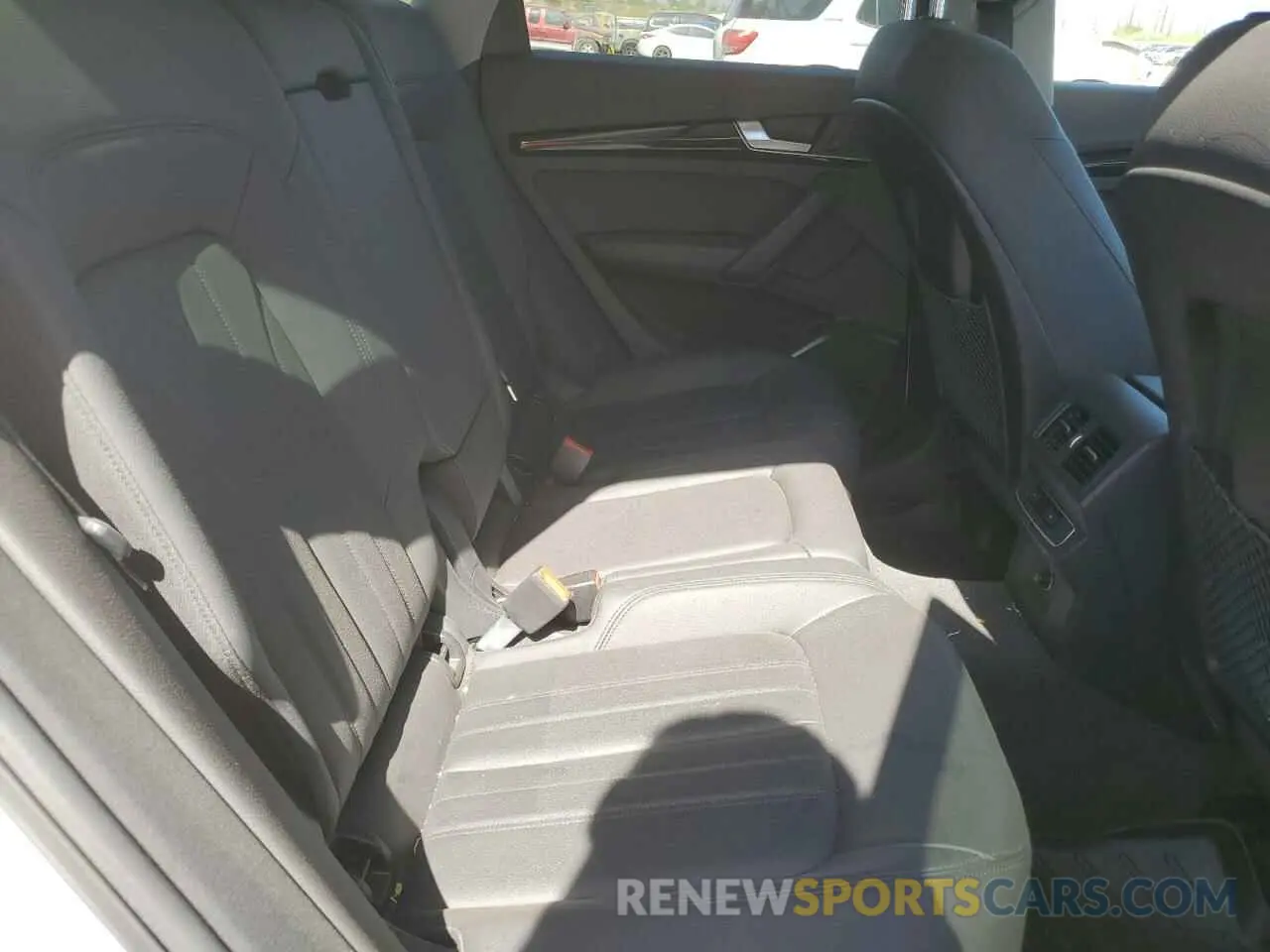 10 Photograph of a damaged car WA1ANAFY3L2013367 AUDI Q5 2020
