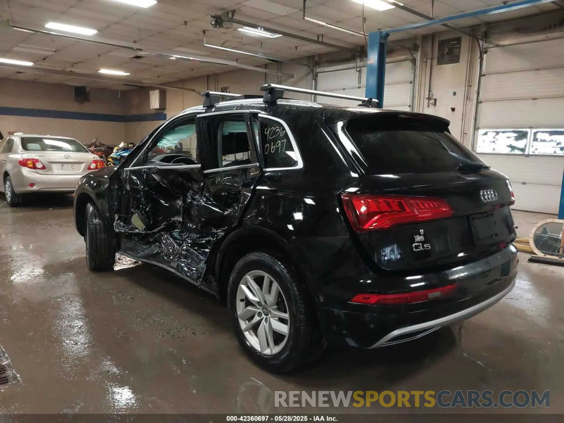 3 Photograph of a damaged car WA1ANAFY3L2036907 AUDI Q5 2020