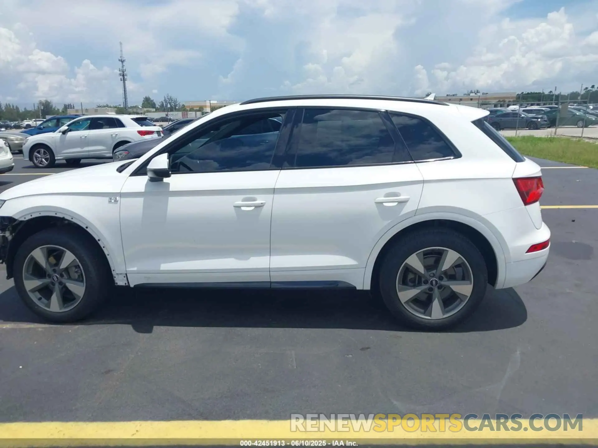 15 Photograph of a damaged car WA1ANAFY4L2106527 AUDI Q5 2020